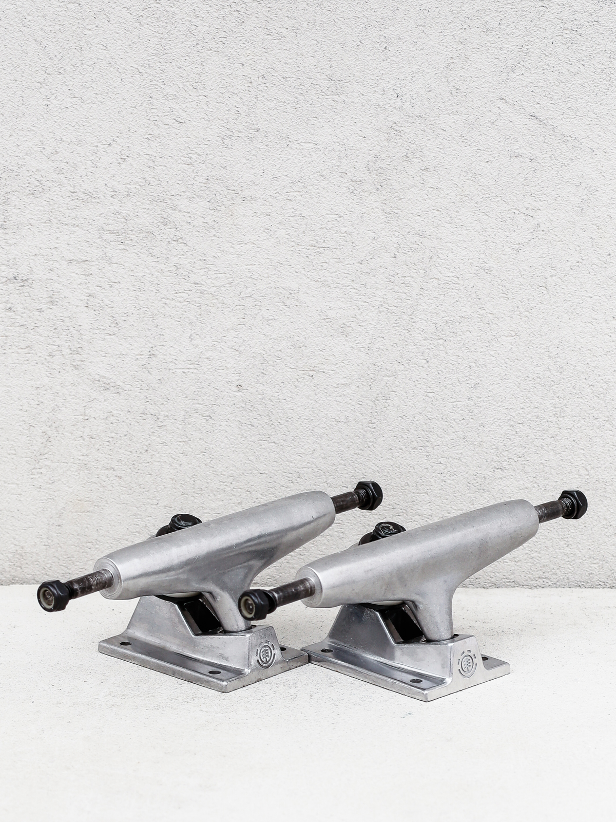 u041au043eu043bu0435u0441u0430u0440u0438 Element Raw Trucks (assorted)