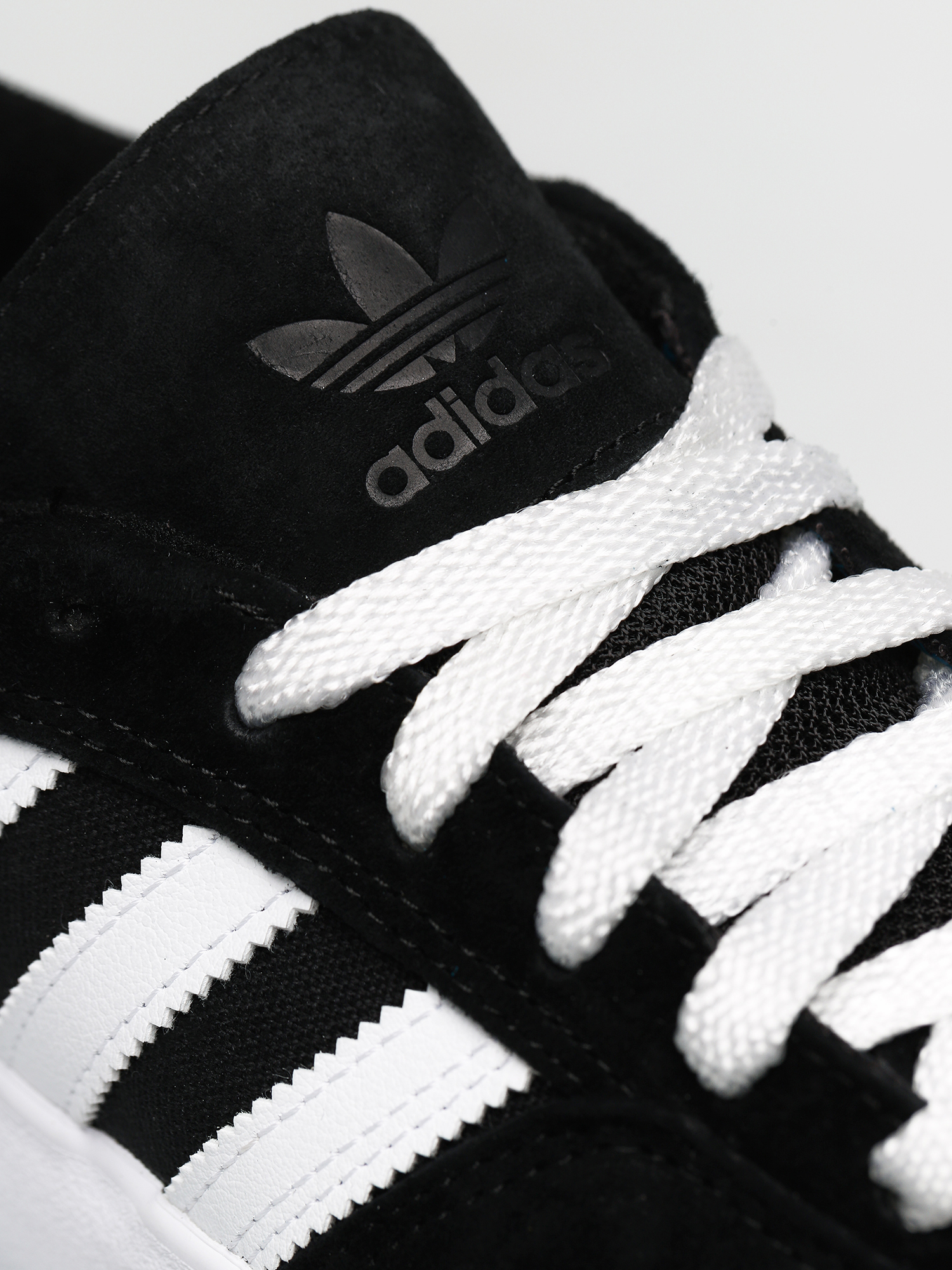 Обувки adidas Matchbreak Super (cblack/ftwwht/goldmt)