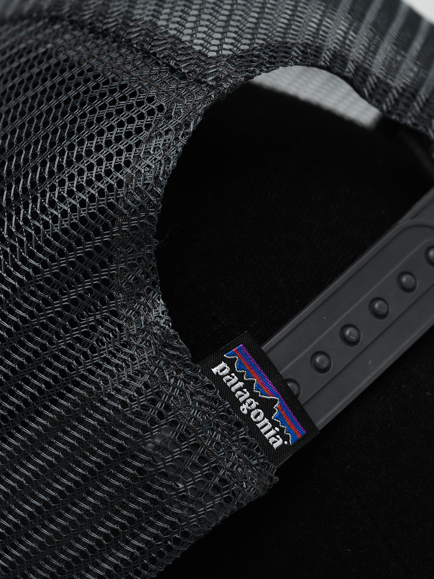 Шапка с козирка Patagonia P6 Logo Trucker ZD (forge grey)