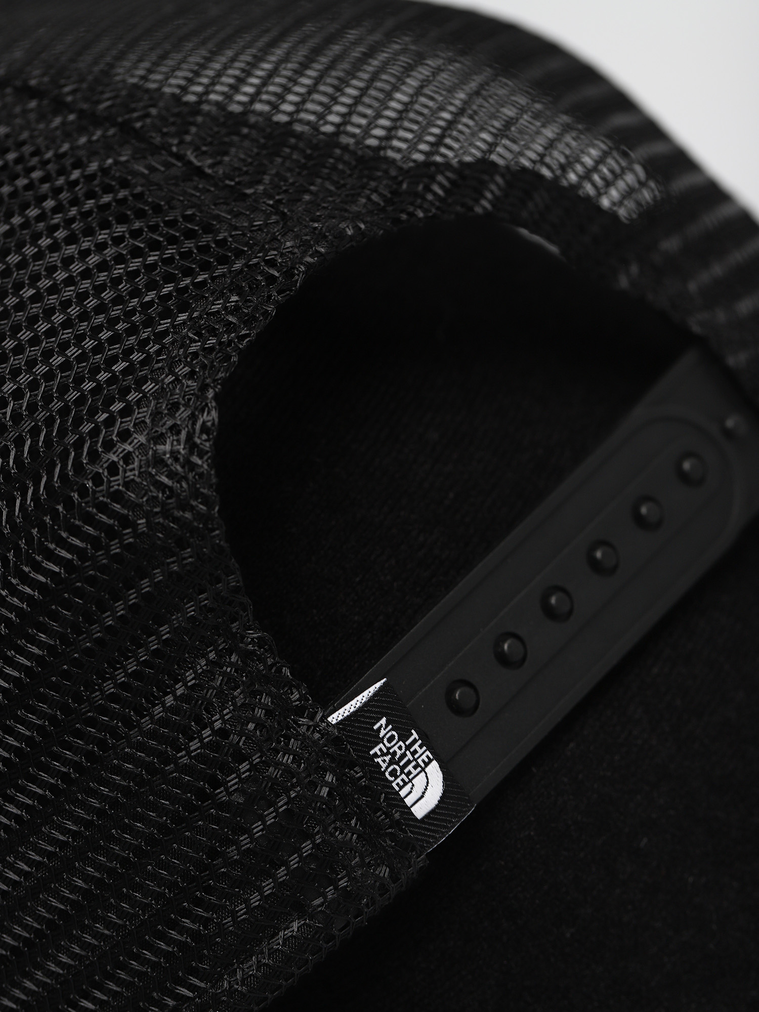 Шапка с козирка The North Face TNF Logo Trucker ZD (tnf black/tnf white)