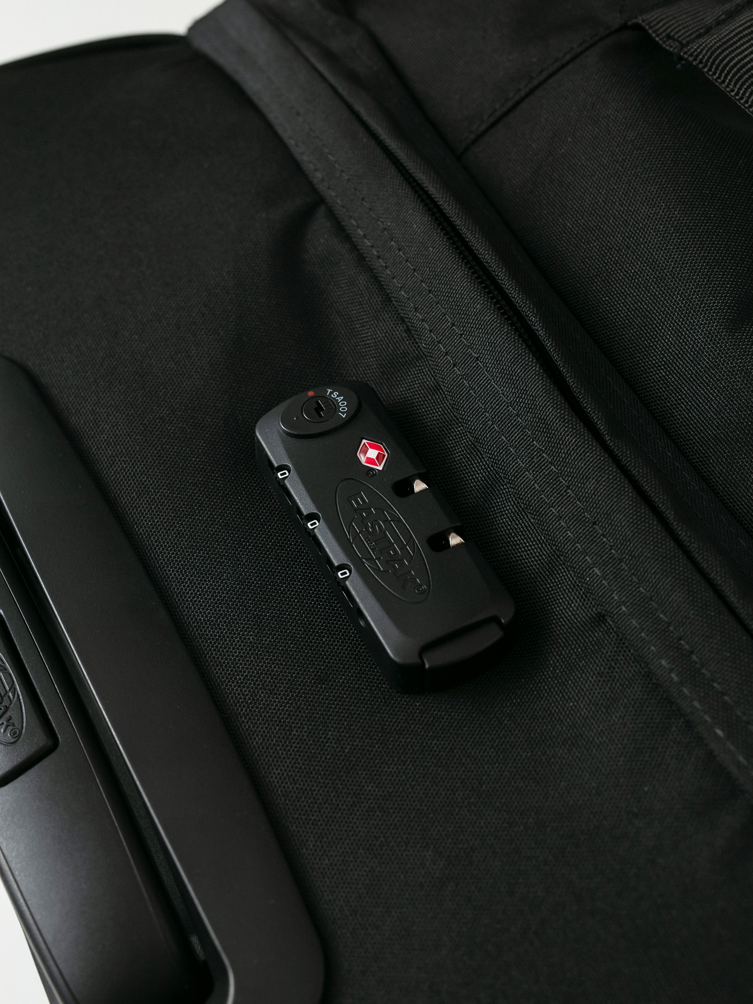 Куфар Eastpak Tranverz L (black)