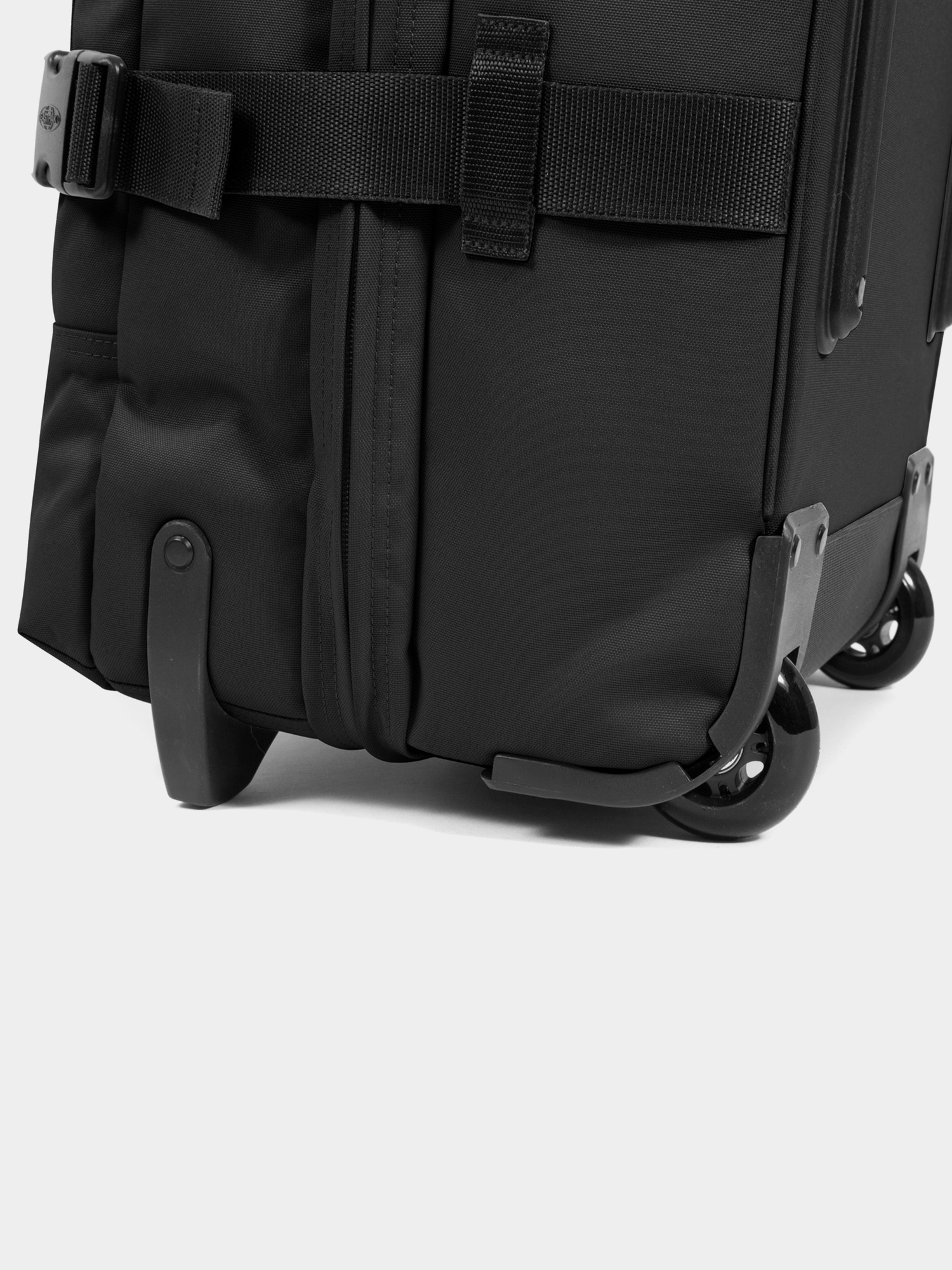 Eastpak Куфар Tranverz M (black)