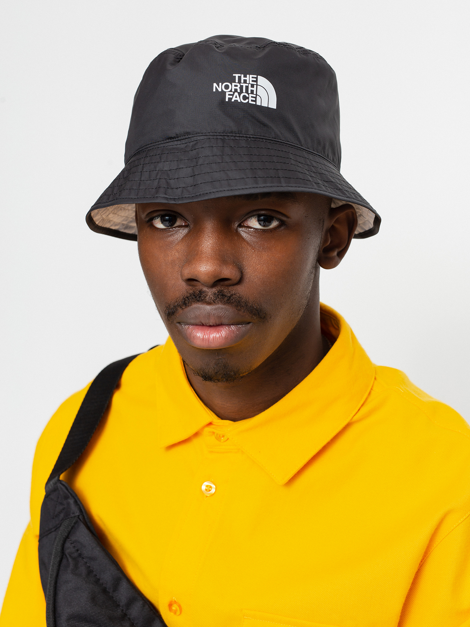 The North Face Шапка с периферия Sun Stash (tnf black/tnf white)