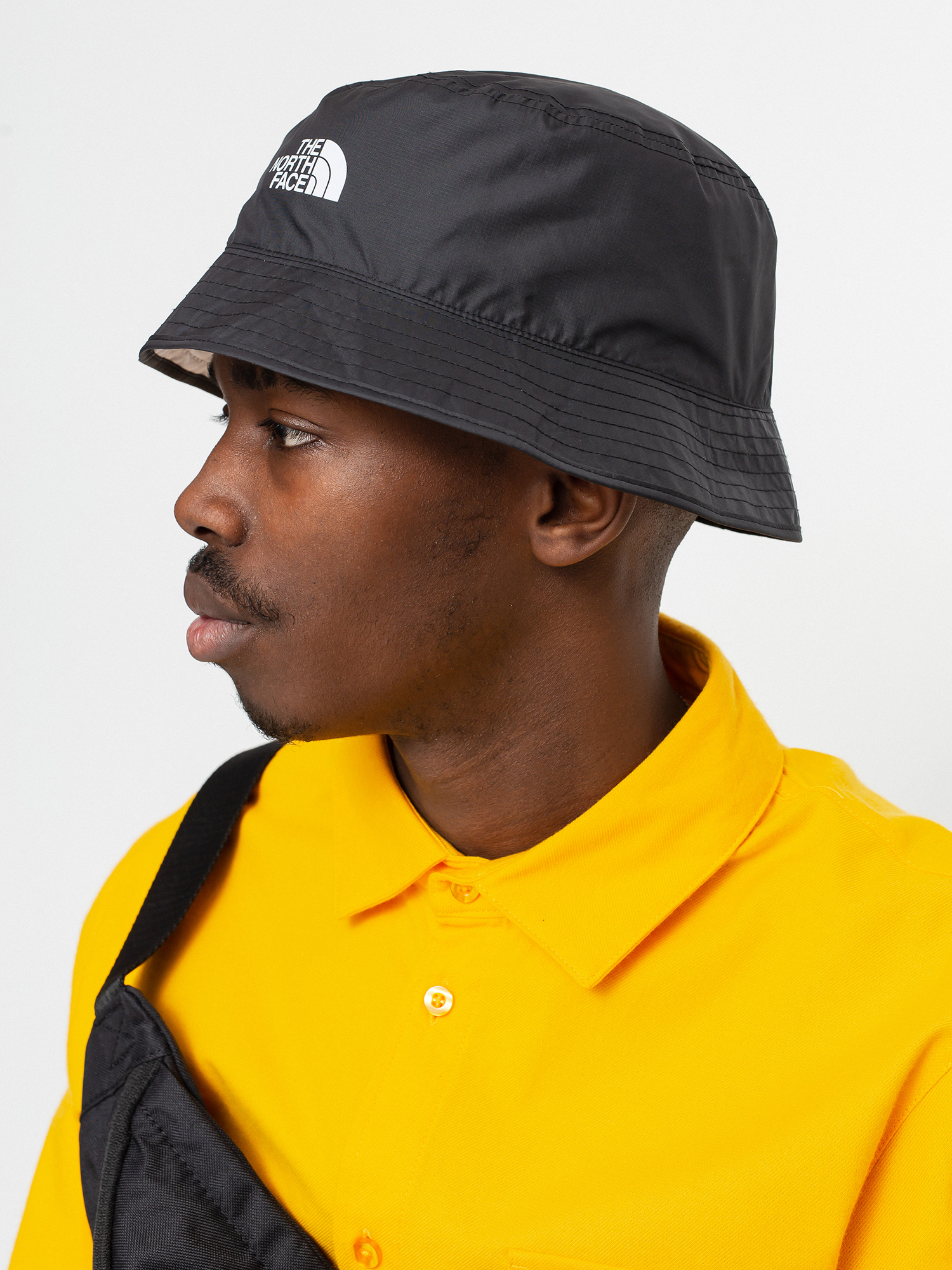 The North Face Шапка с периферия Sun Stash (tnf black/tnf white)