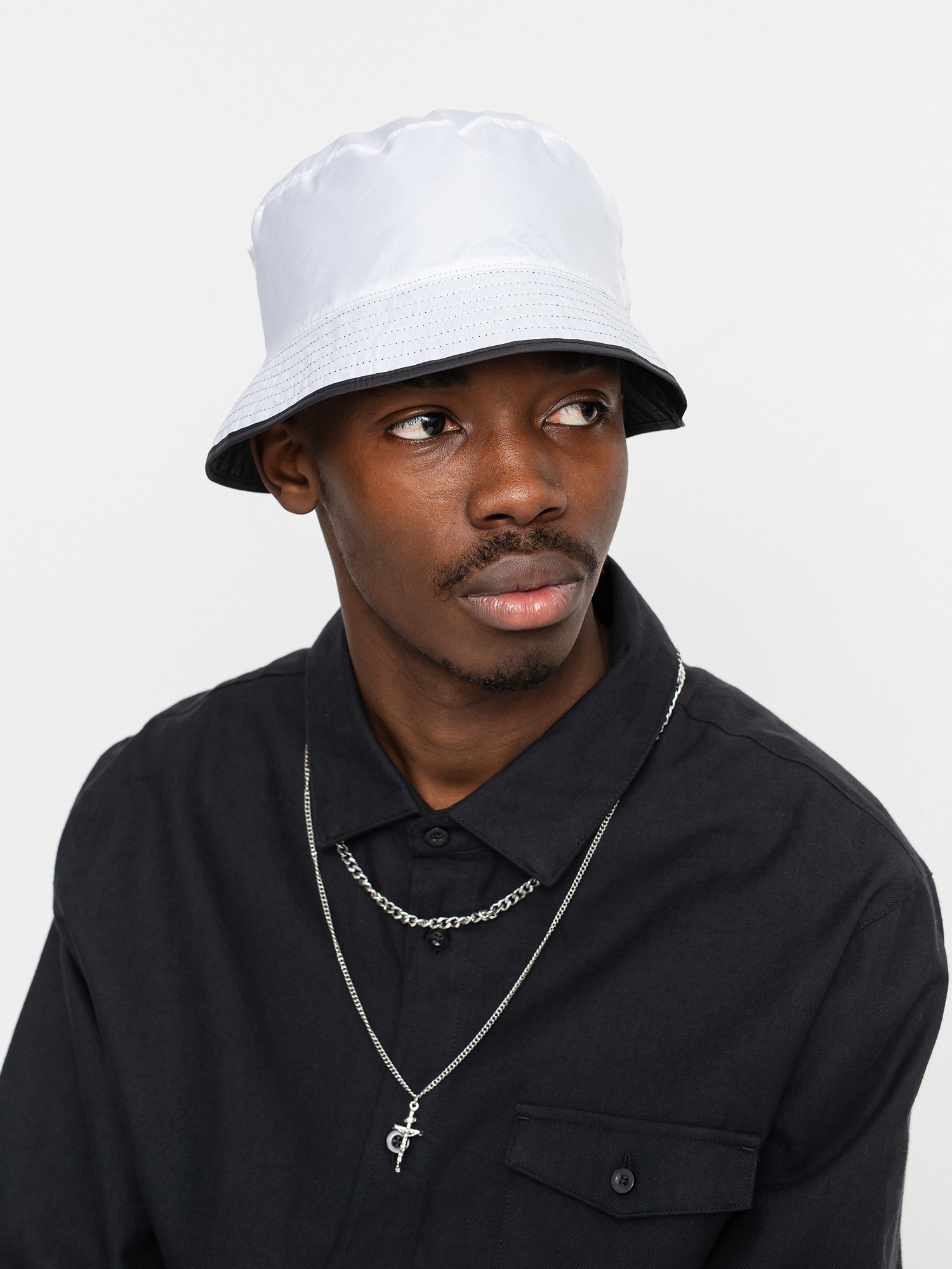 The North Face Шапка с периферия Sun Stash (tnf black/tnf white)