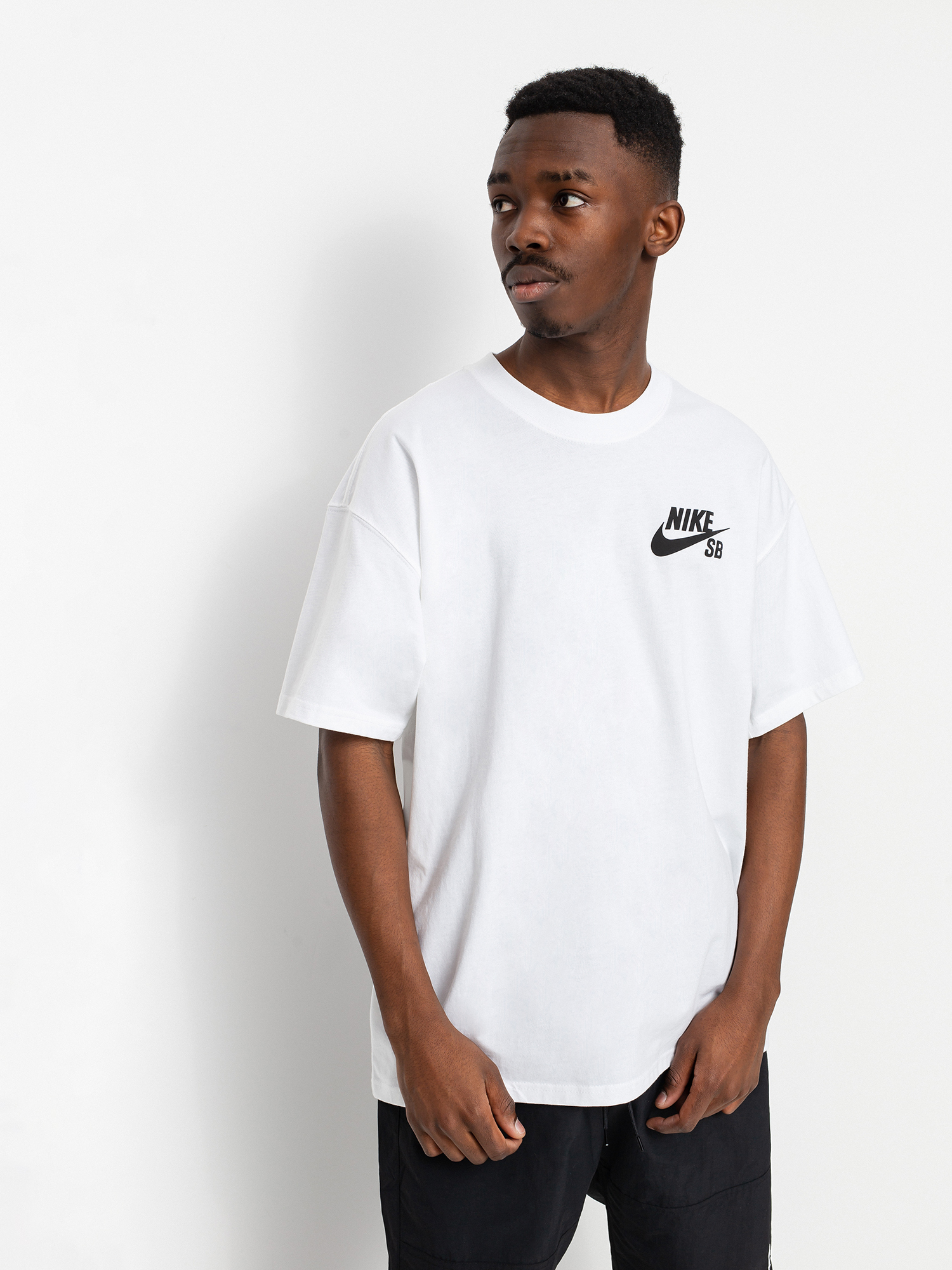 Тениска Nike SB Left Chest Script (white/black)