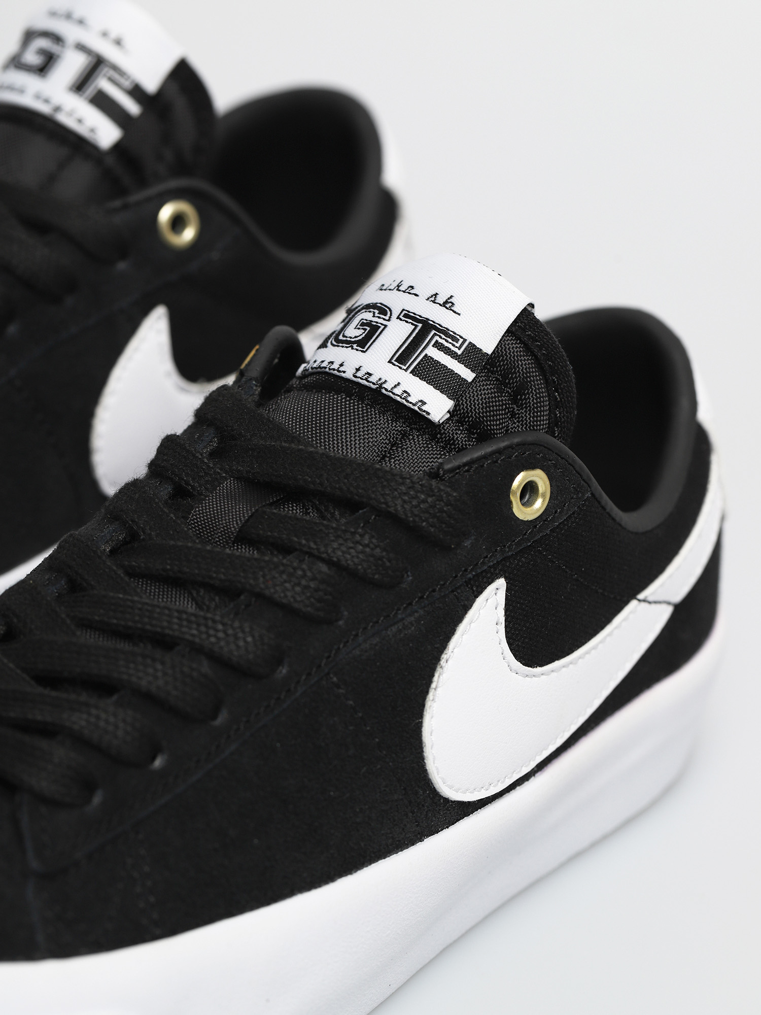Обувки Nike SB Zoom Blazer Low Pro Gt (black/white black gum light brown)