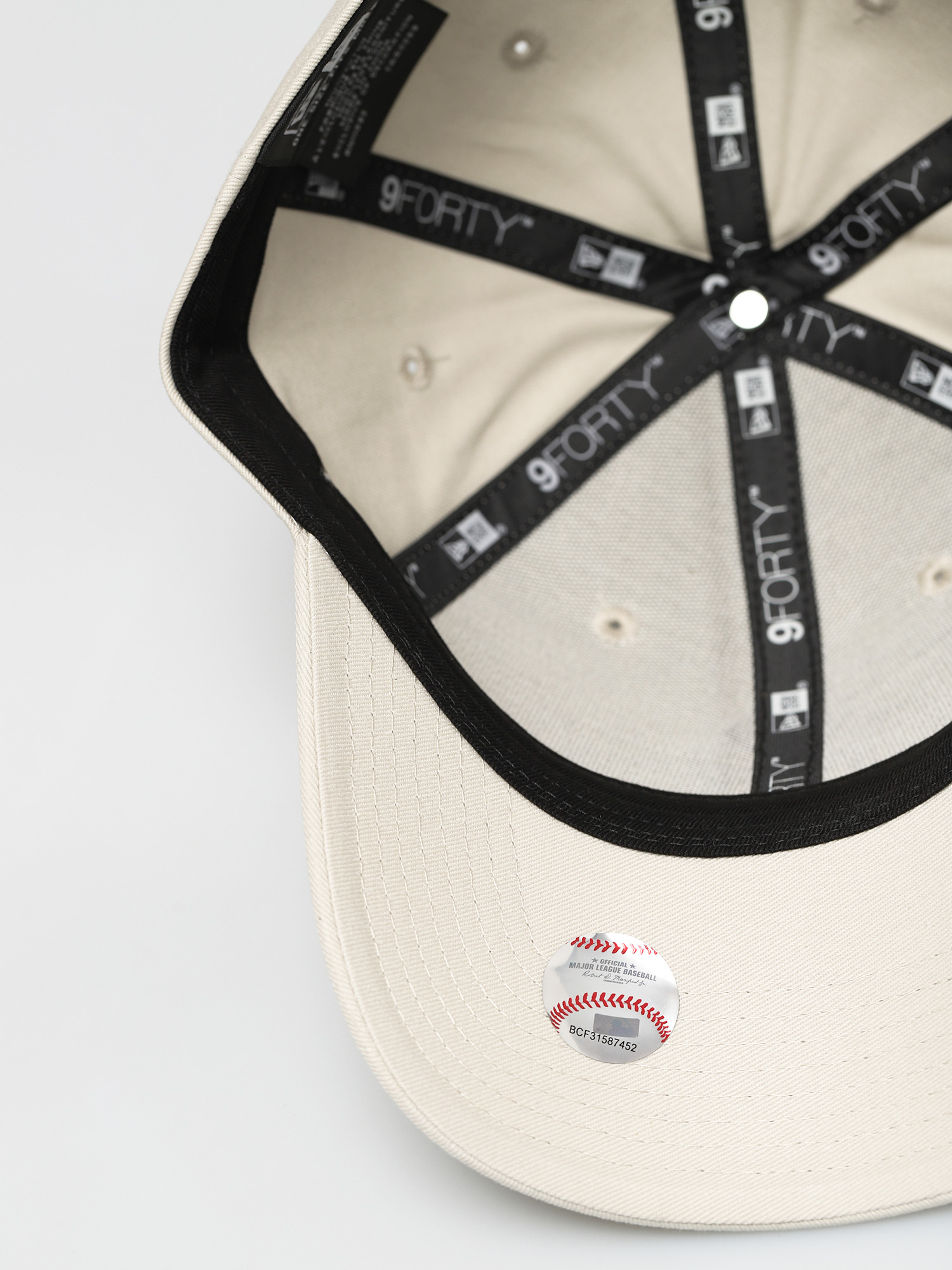 Шапка с козирка New Era League Essential 9Forty New York Yankees ZD (med beige)