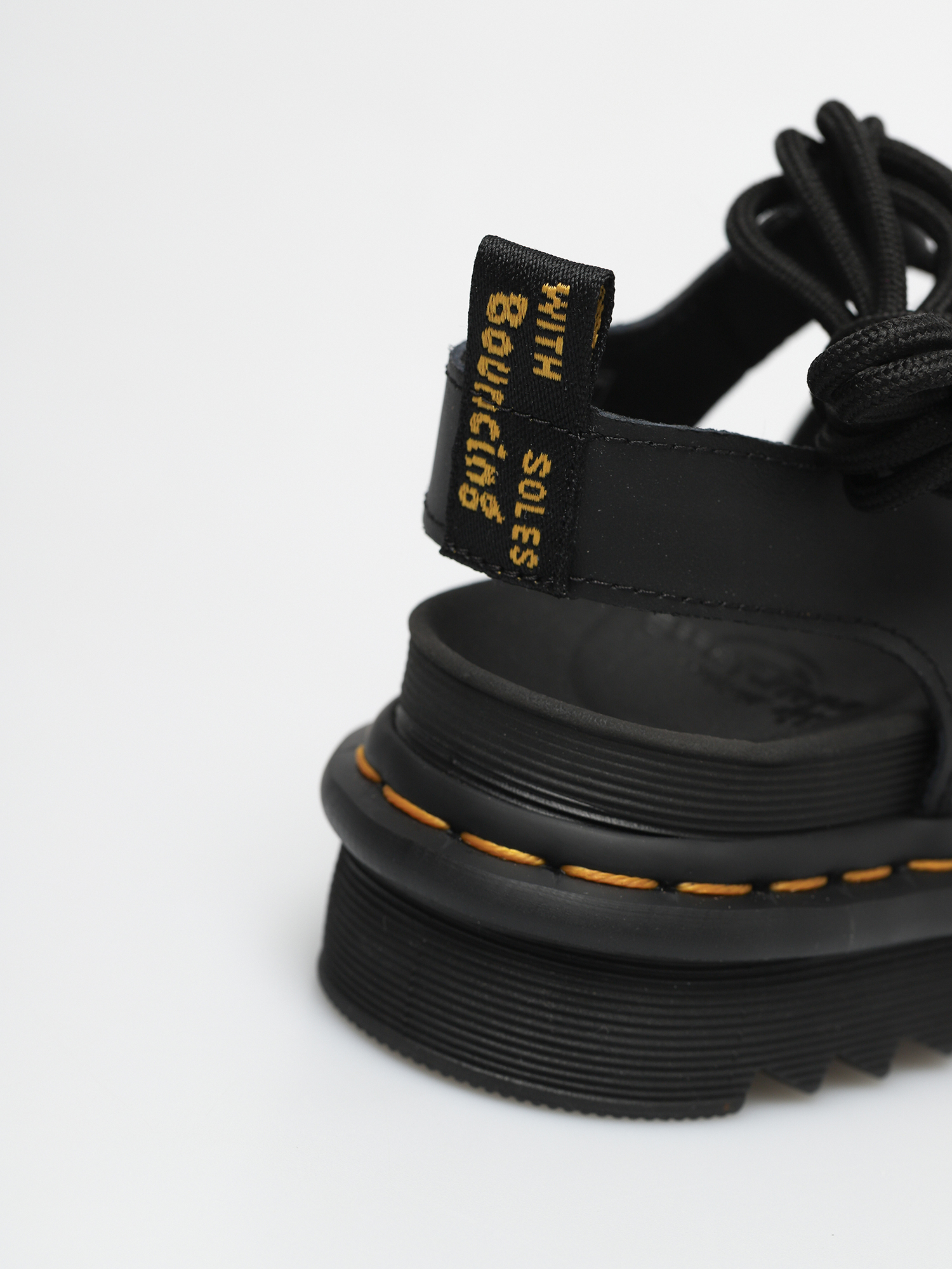 Сандали Dr. Martens Nartilla Wmn (black hydro)