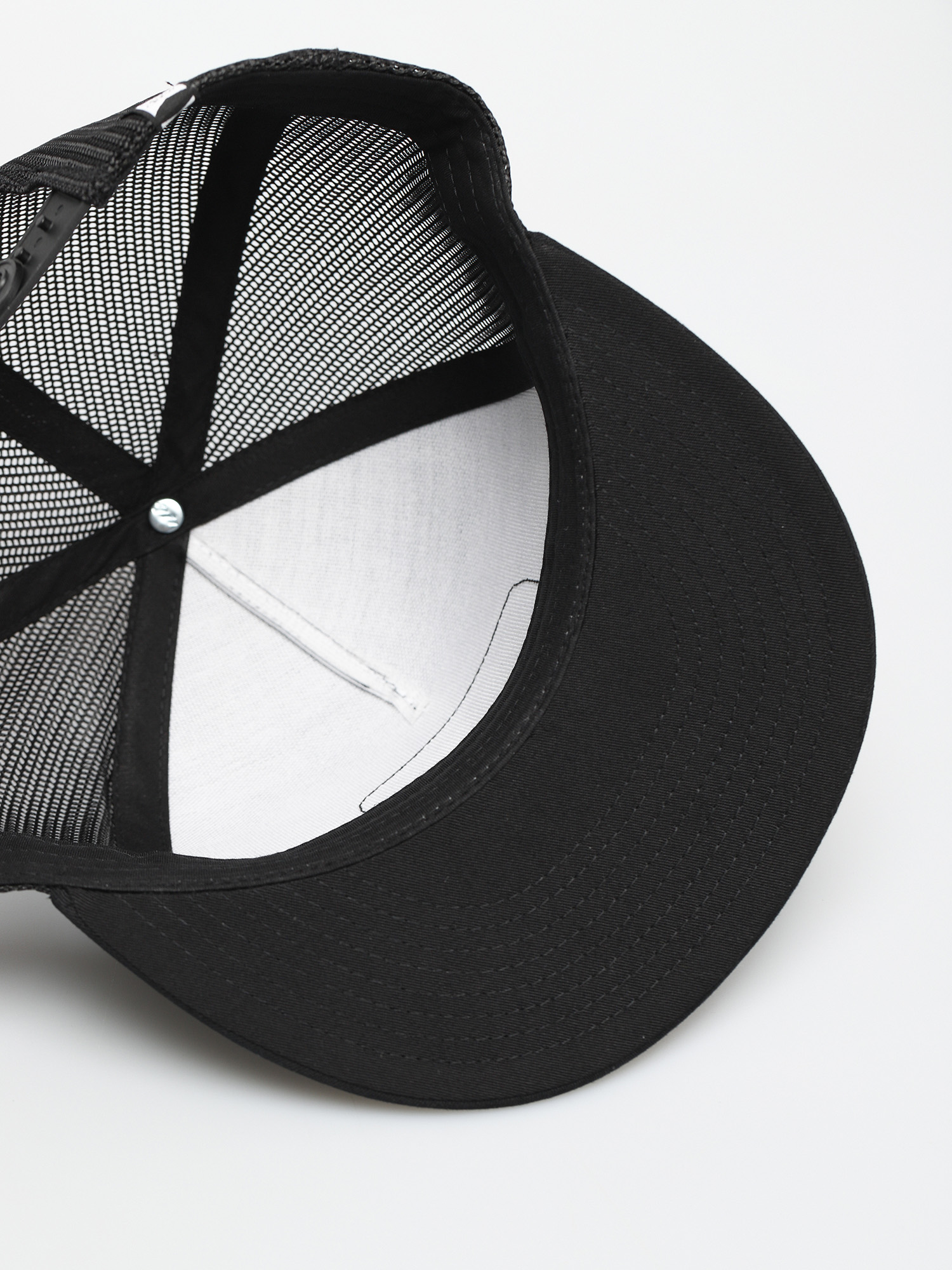 Salty Crew Шапка с козирка Stealth Trucker ZD (black)