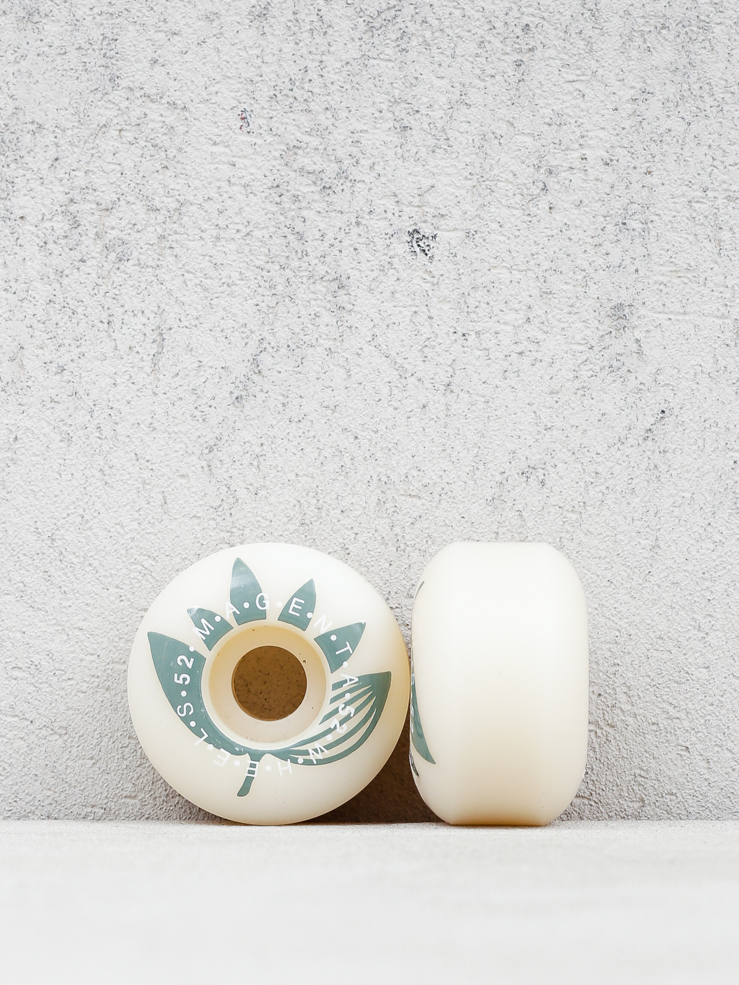 u041au043eu043bu0435u043bu0446u0430 Magenta Plant Power (grey)