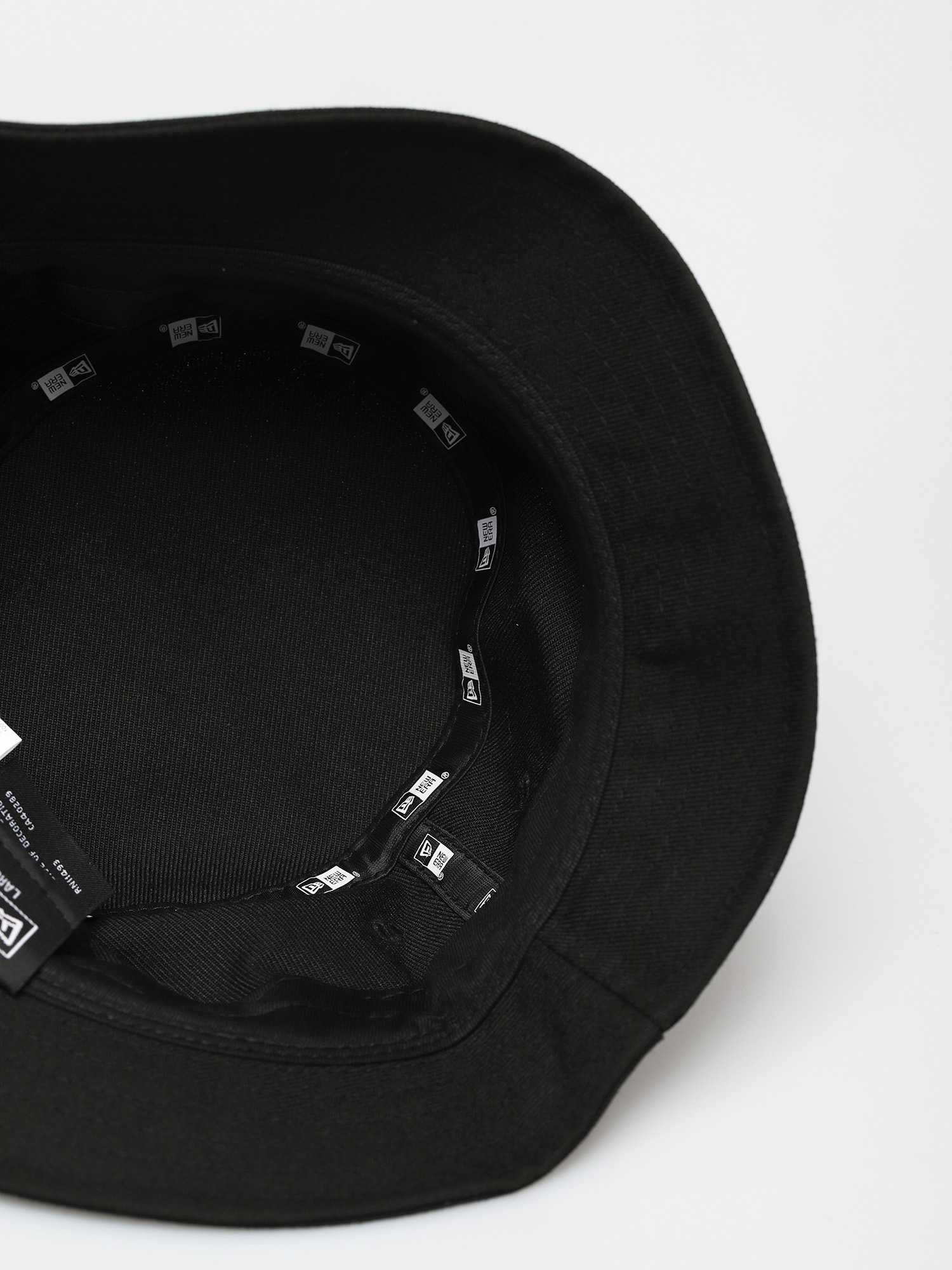 Шапка с периферия New Era Essential (black)