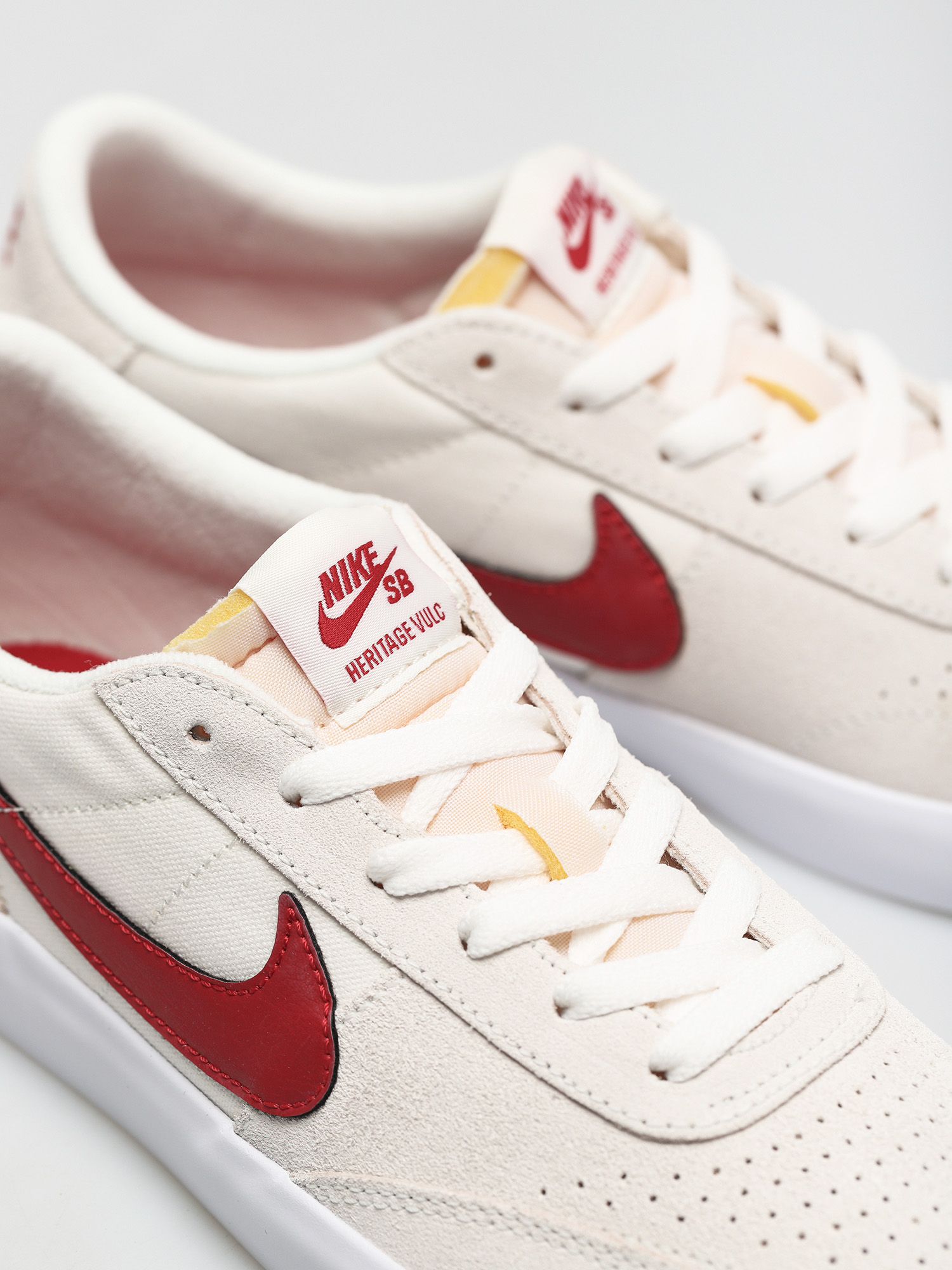 Обувки Nike SB Heritage Vulc (summit white/gym red summit white white)