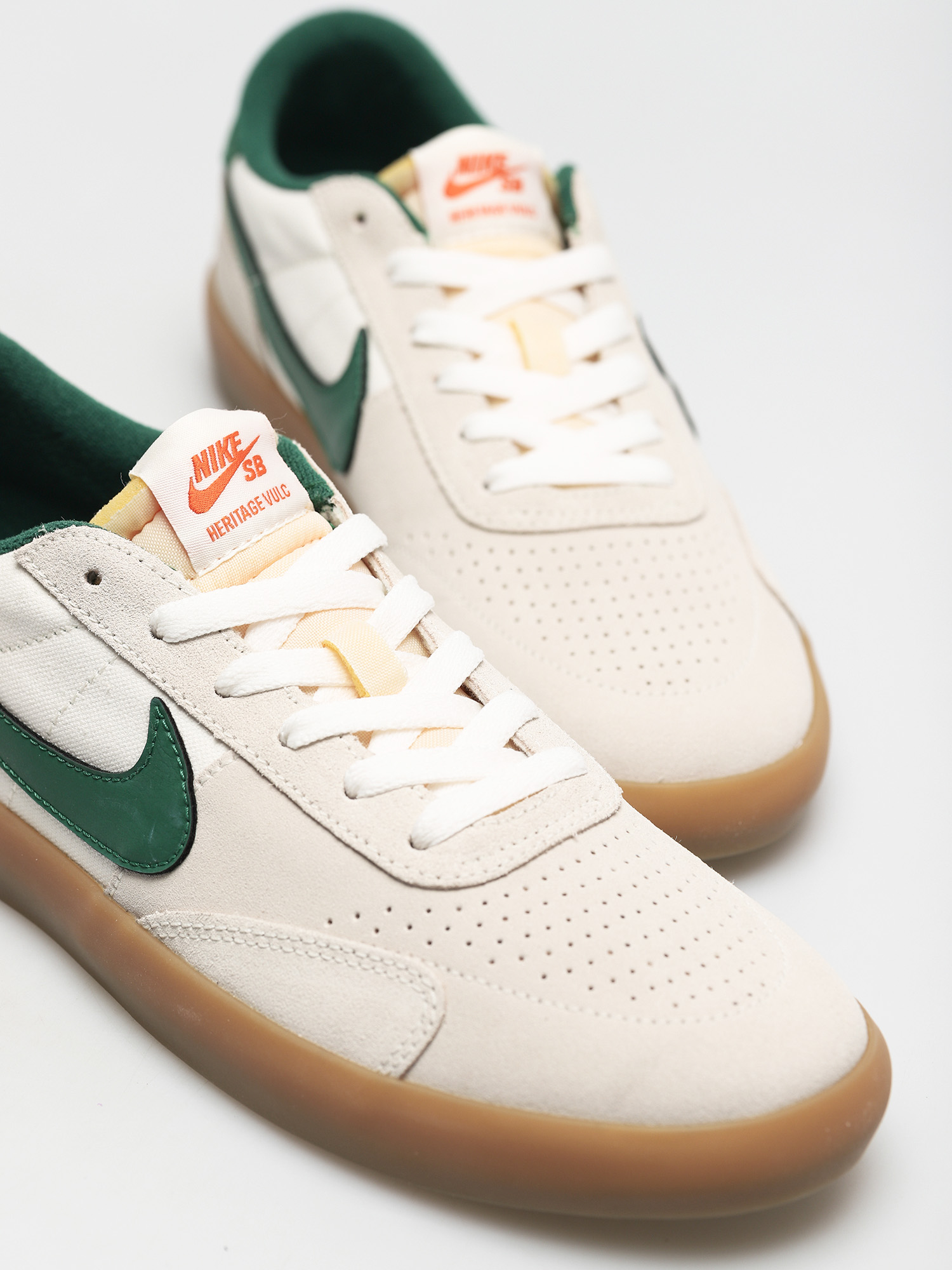Обувки Nike SB Heritage Vulc (sail/gorge green sail safety orange)