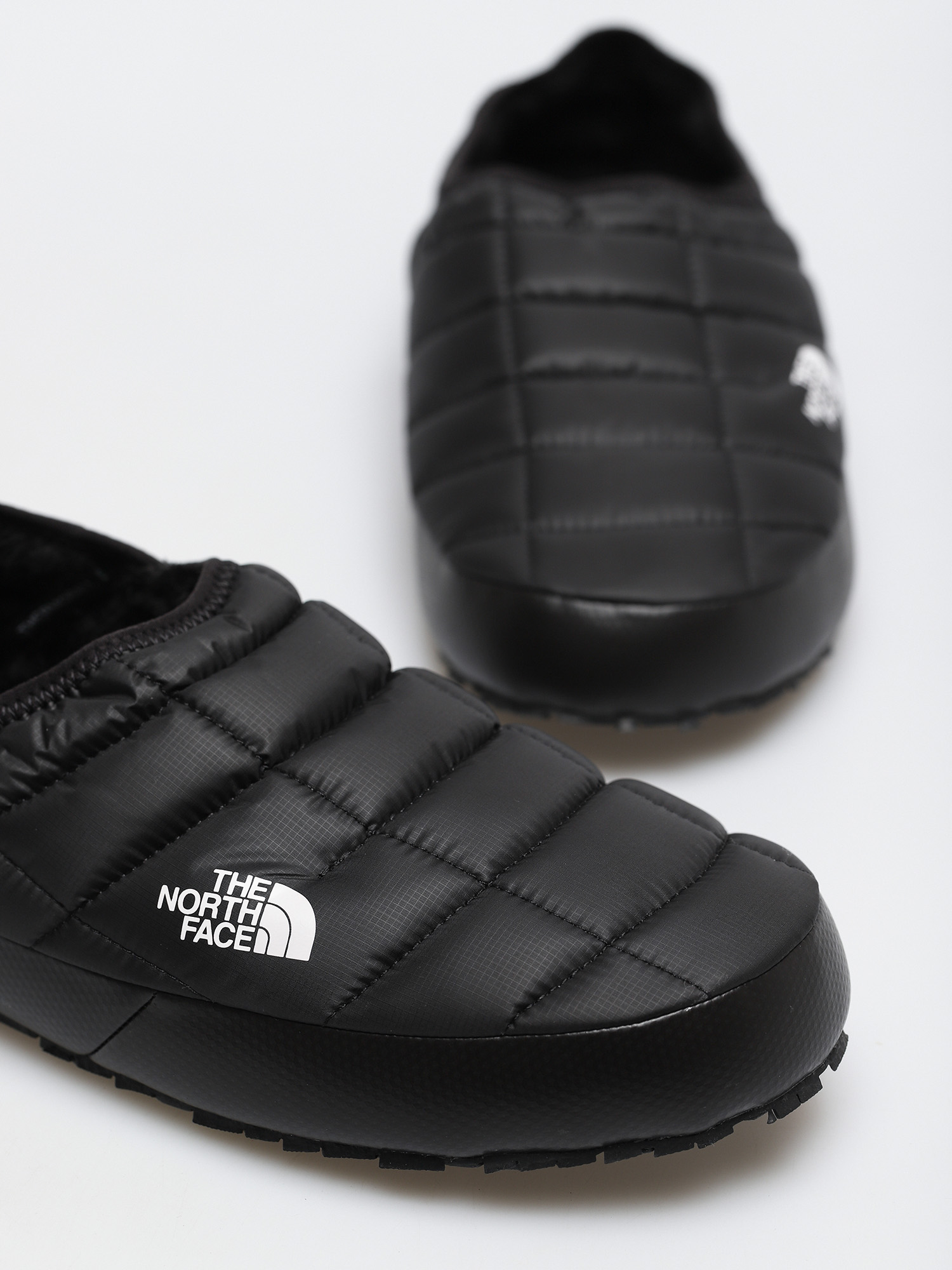 The North Face Обувки Thermoball Traction Mule V (tnf black/tnf white)