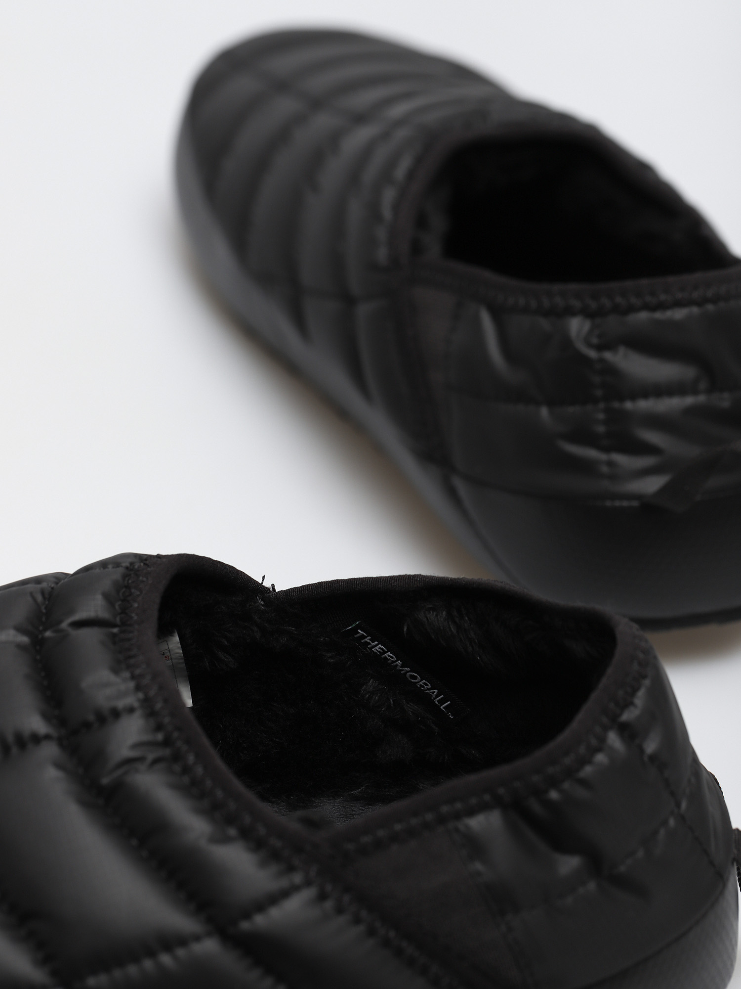 The North Face Обувки Thermoball Traction Mule V (tnf black/tnf white)