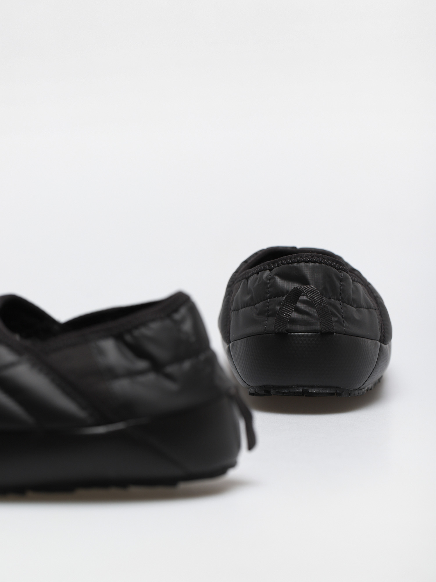 The North Face Обувки Thermoball Traction Mule V (tnf black/tnf white)