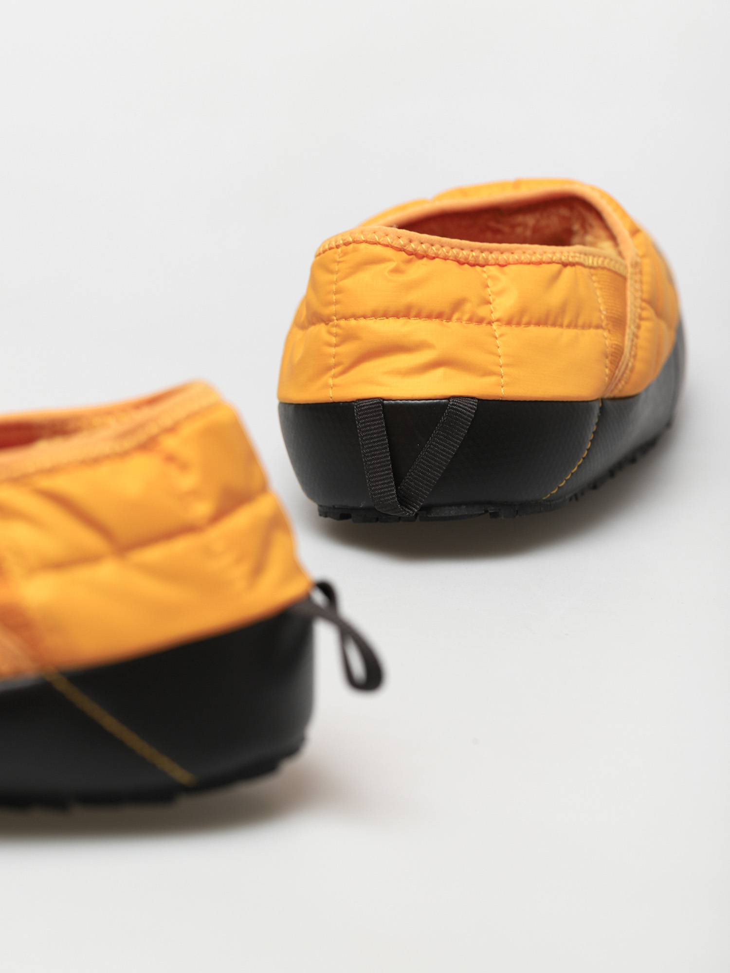 The North Face Обувки Thermoball Traction Mule V (summit gold/tnf black)