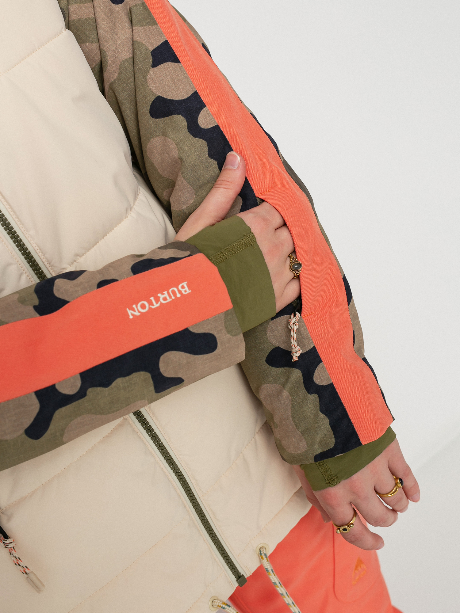 Дамска Сноуборд яке Burton Keelan (creme brulee/martini olive terra camo)