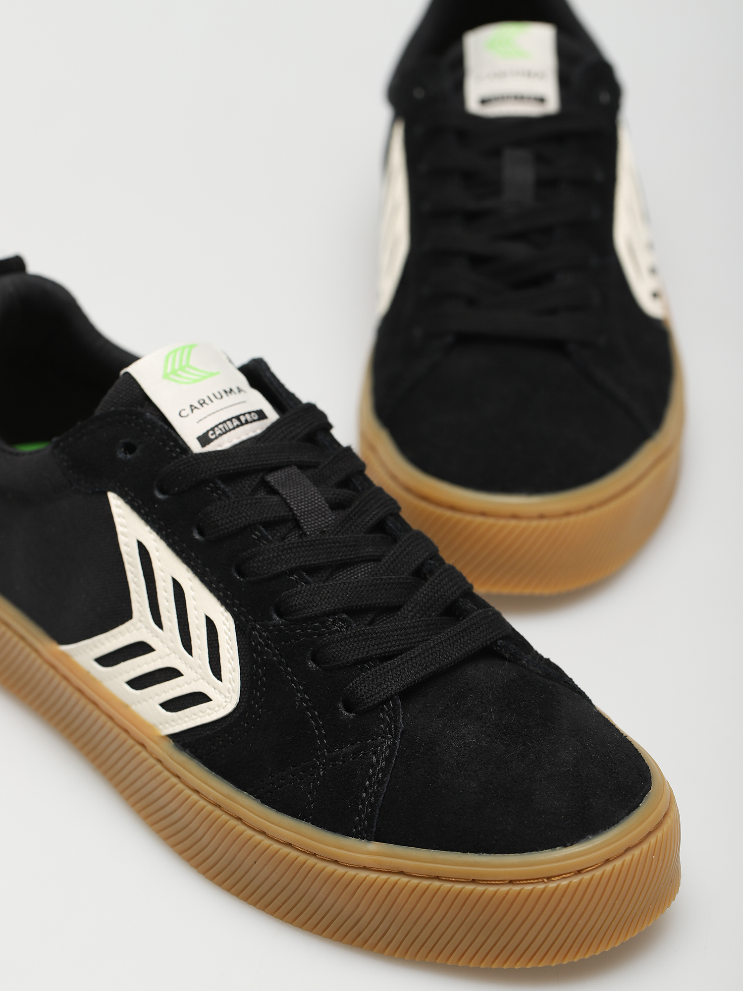 Обувки Cariuma Catiba Pro (gum black/ivory logo)