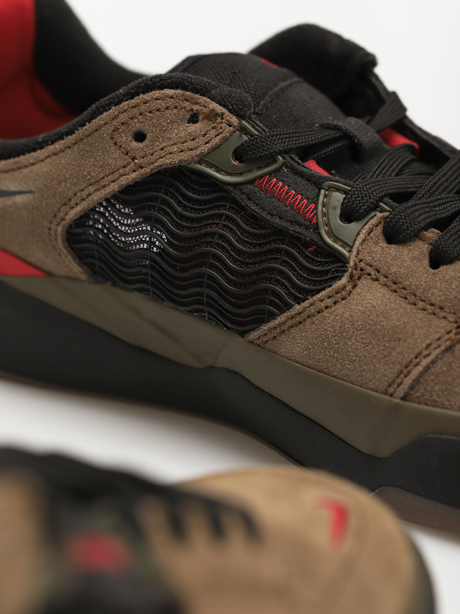 Обувки Nike SB Ishod (light olive/black light olive)