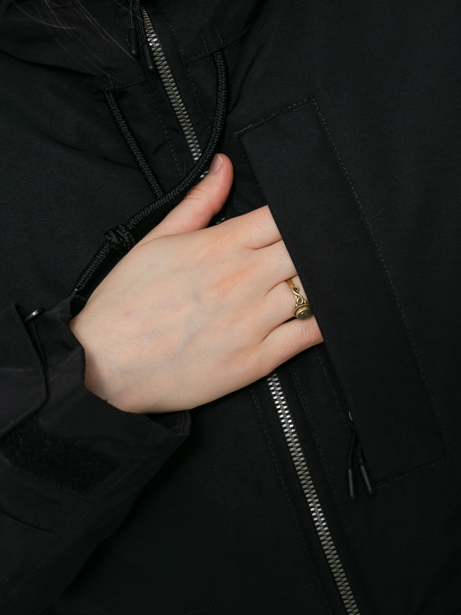 Яке Burton Saxton Parka Wmn (true black)