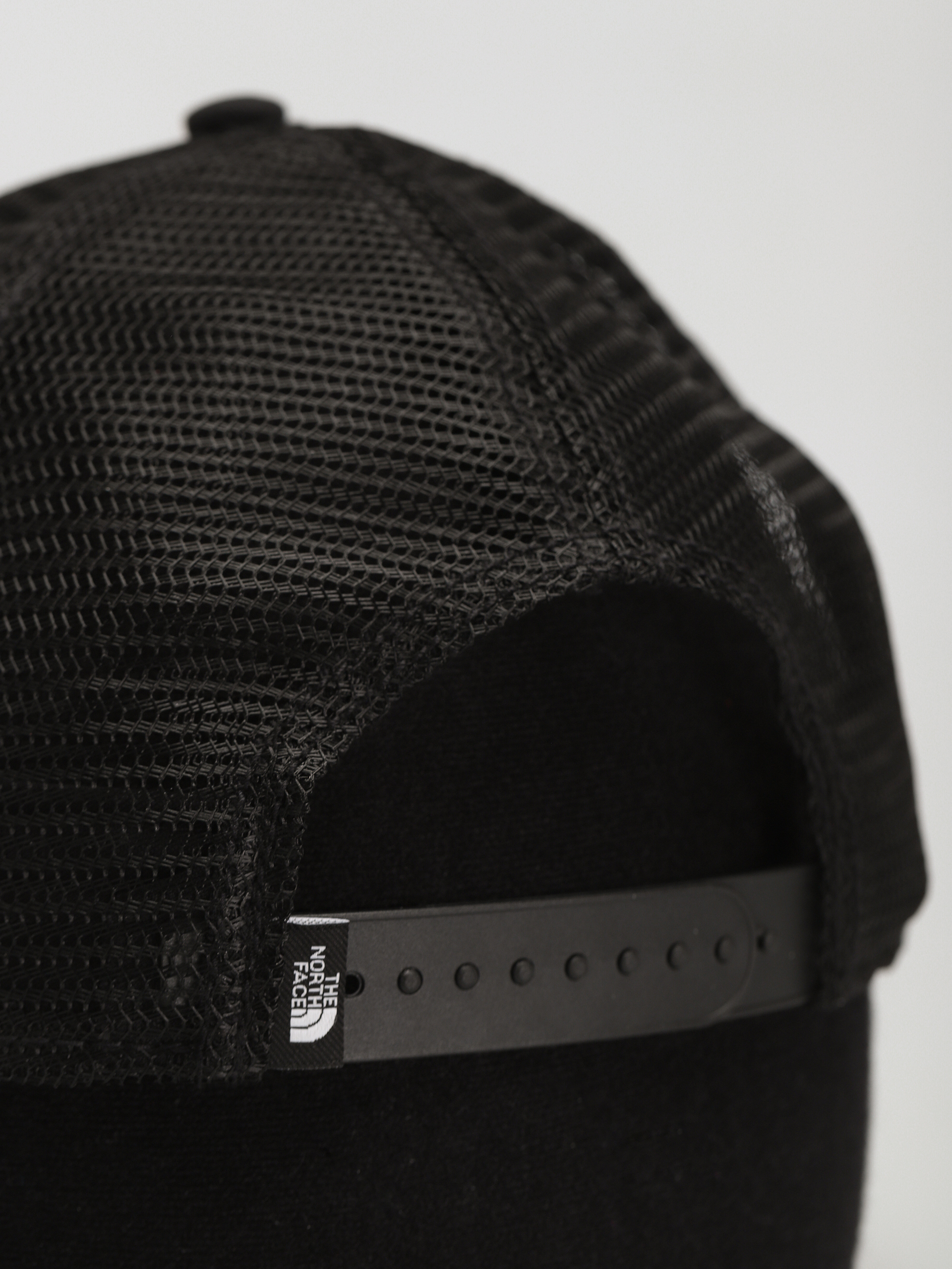 Шапка с козирка The North Face Mudder Trucker (tnf black)