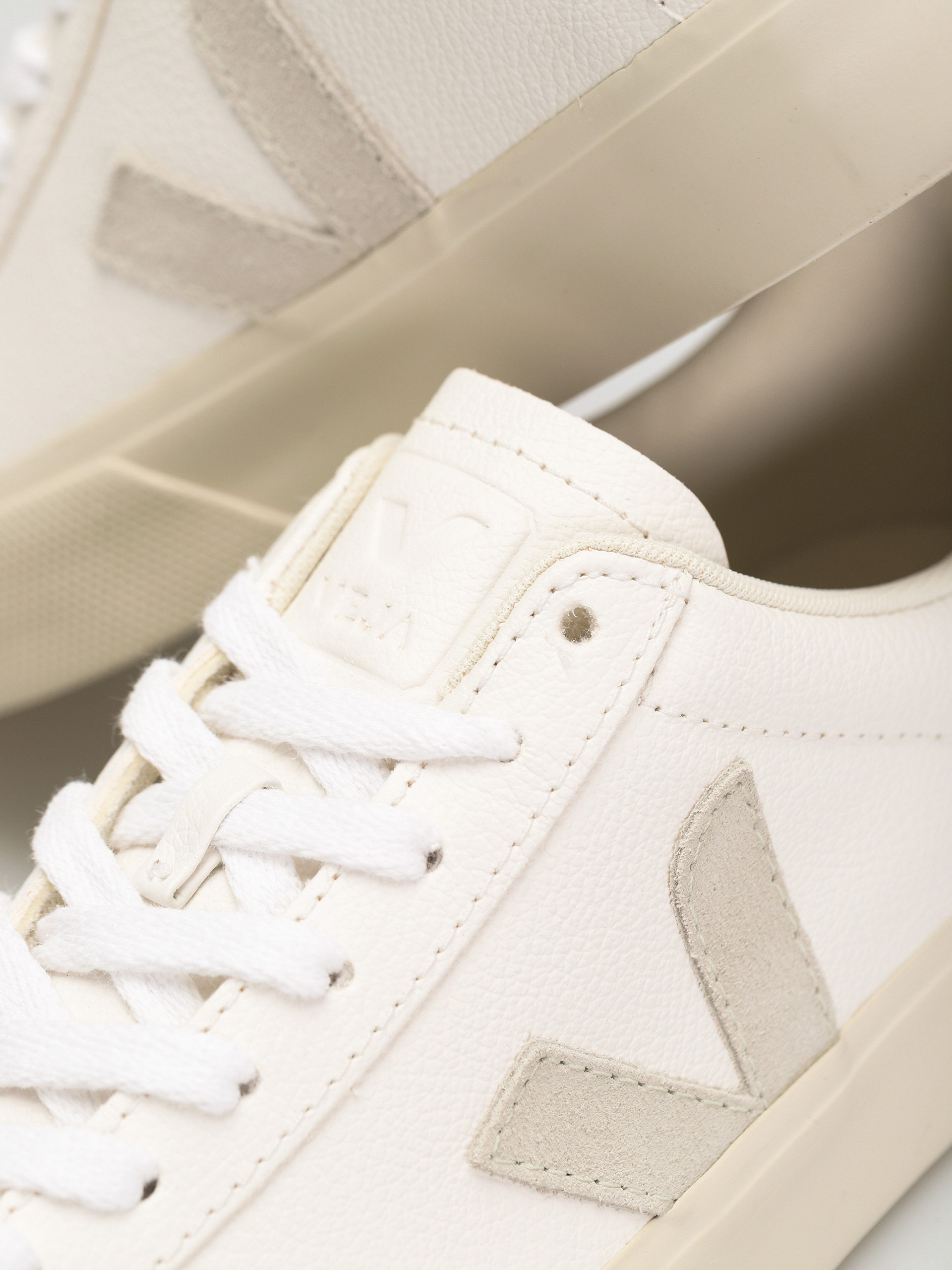 Veja Обувки Campo Wmn (extra white natural suede)