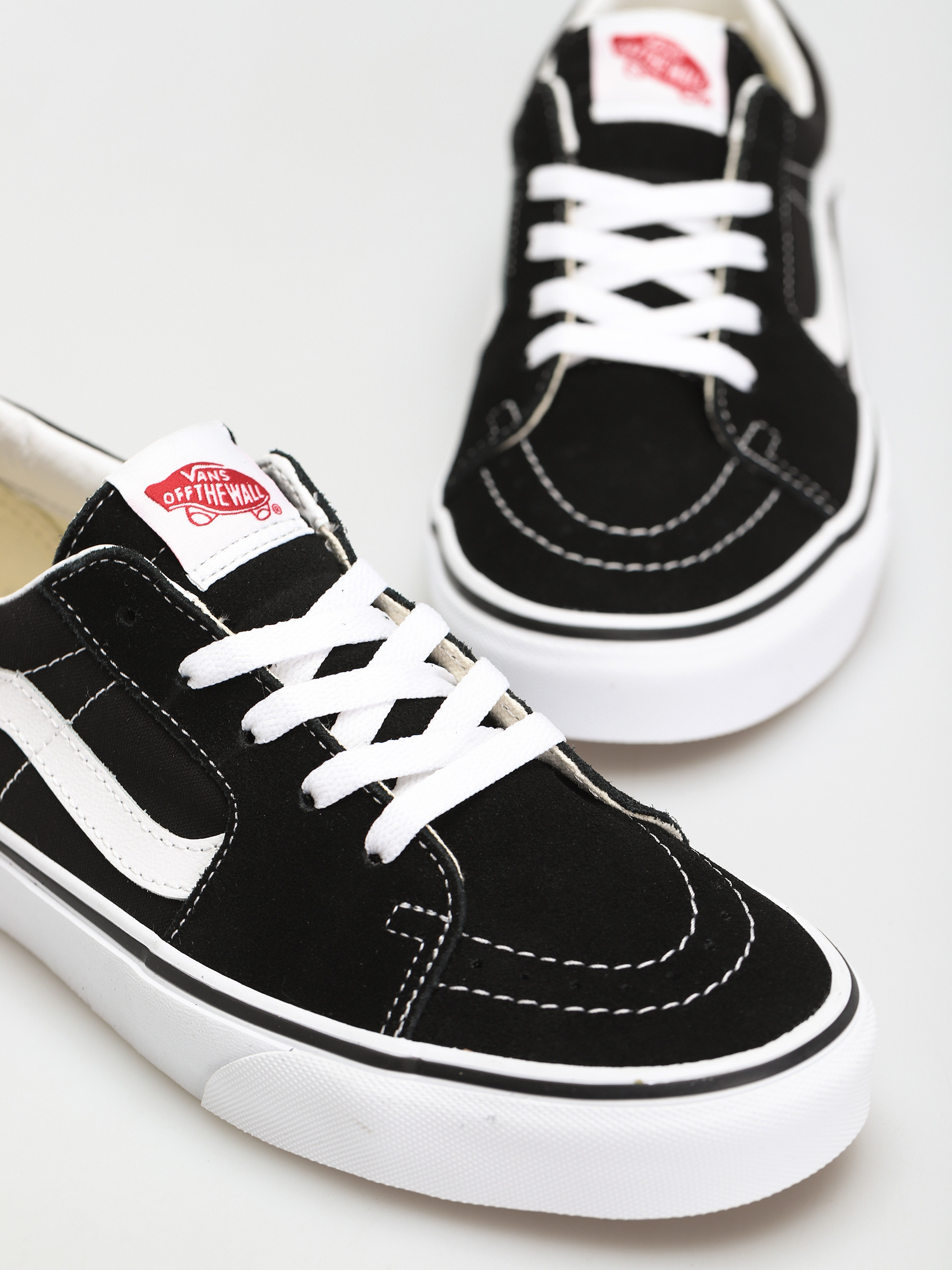 Обувки Vans Sk8 Low (black/true white)