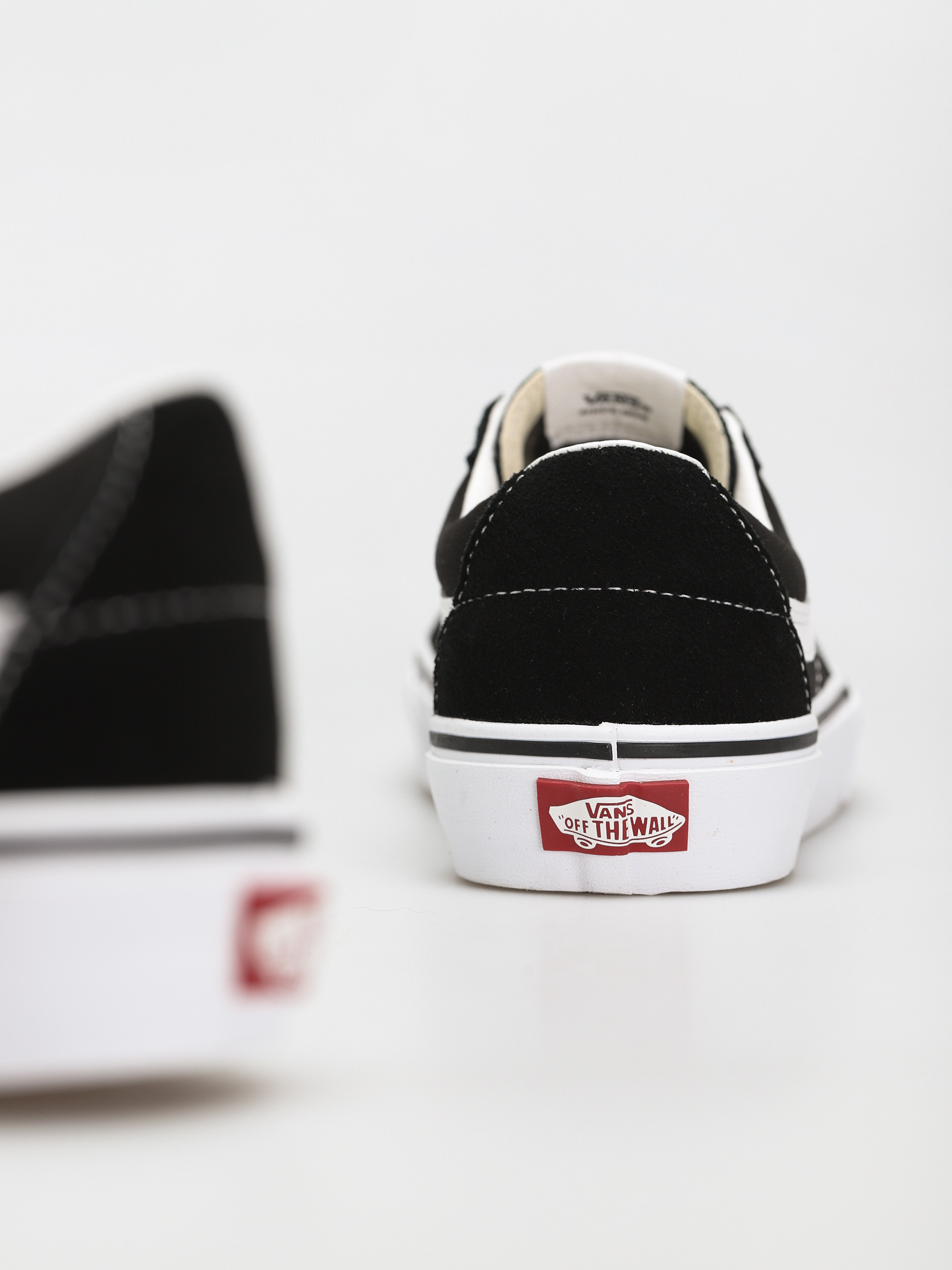 Обувки Vans Sk8 Low (black/true white)