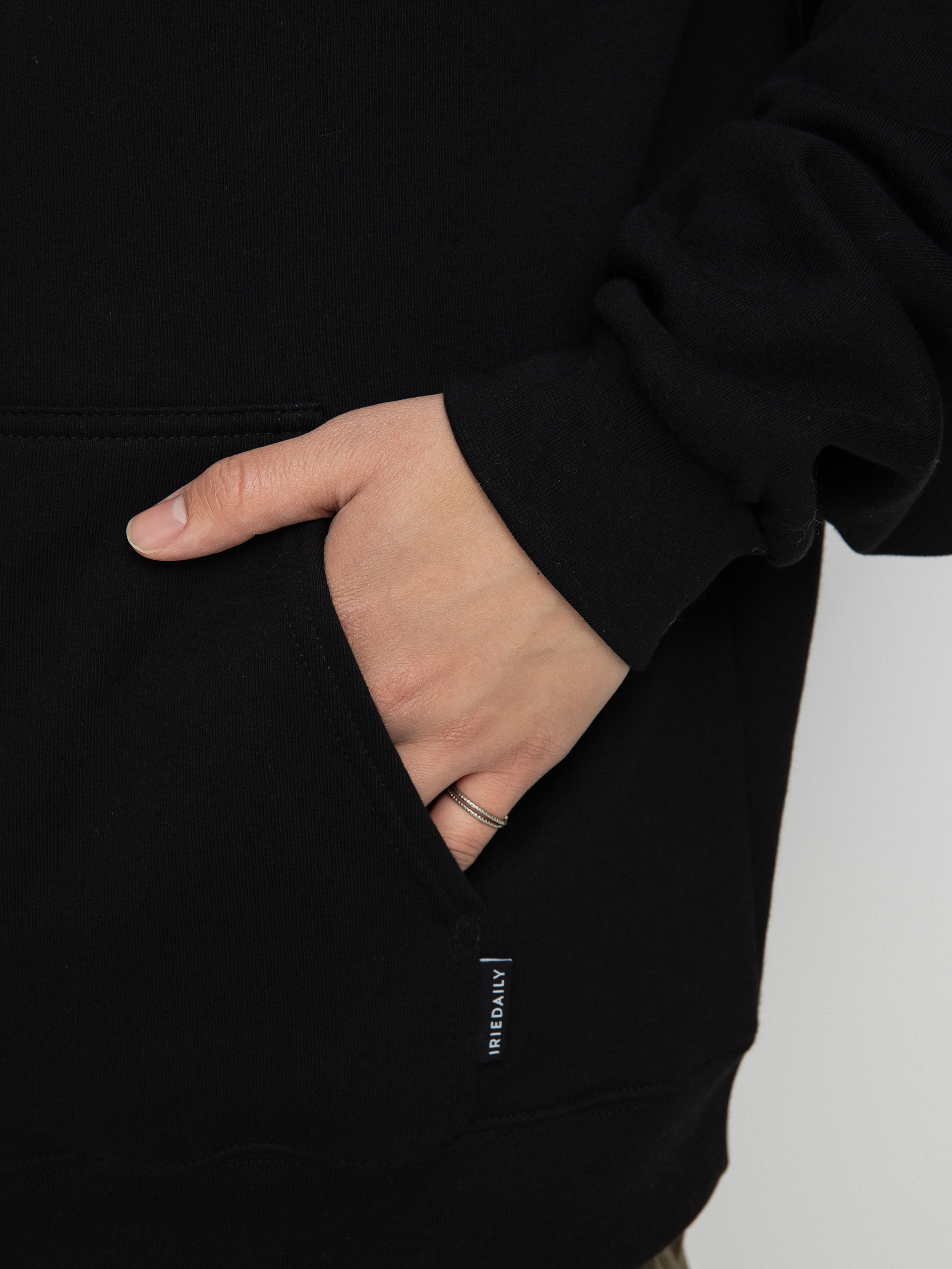 Суитшърт с качулка Iriedaily Peaceride HD (black)