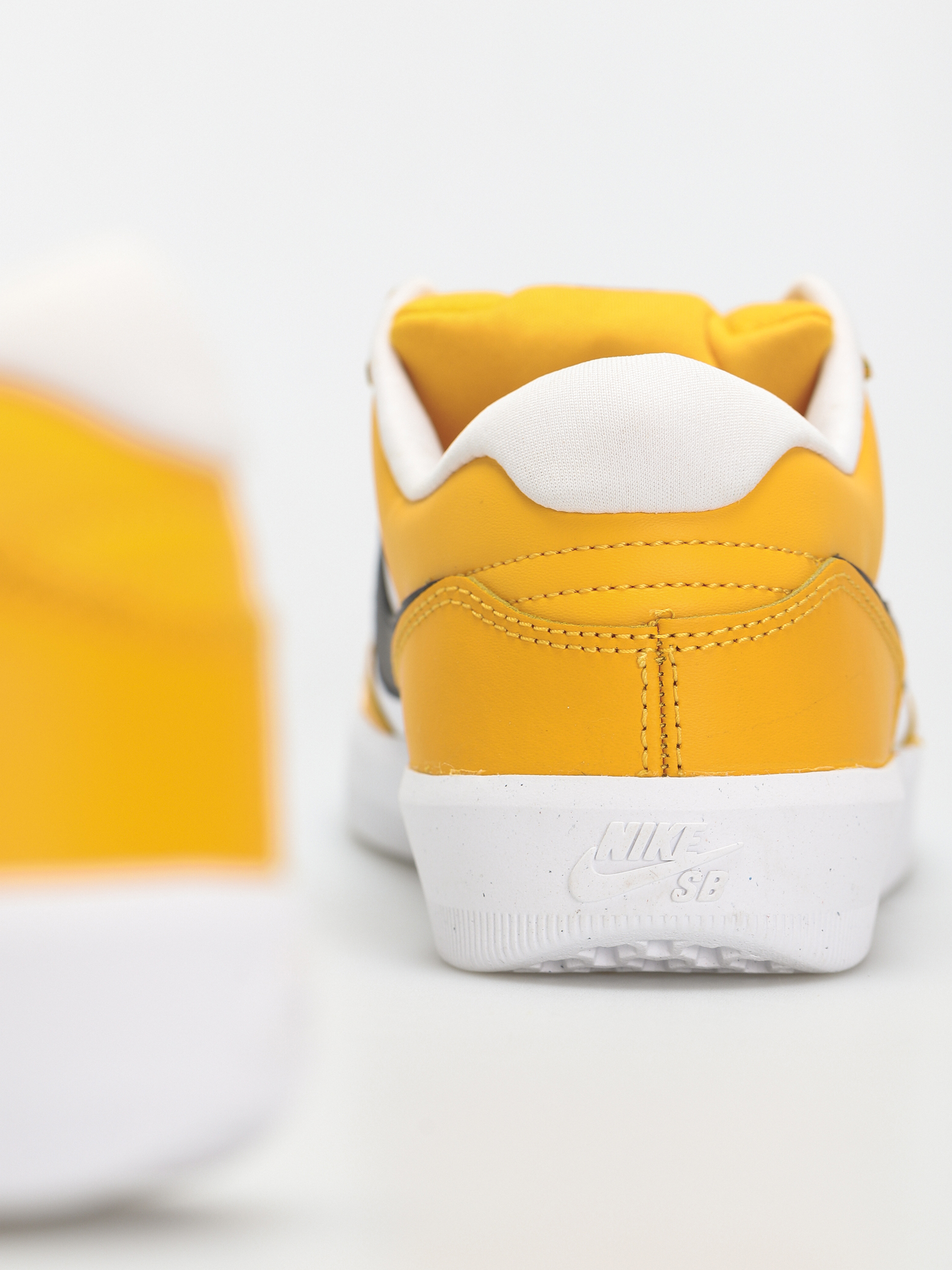Обувки Nike SB Force 58 Premium (university gold/black white pecan)