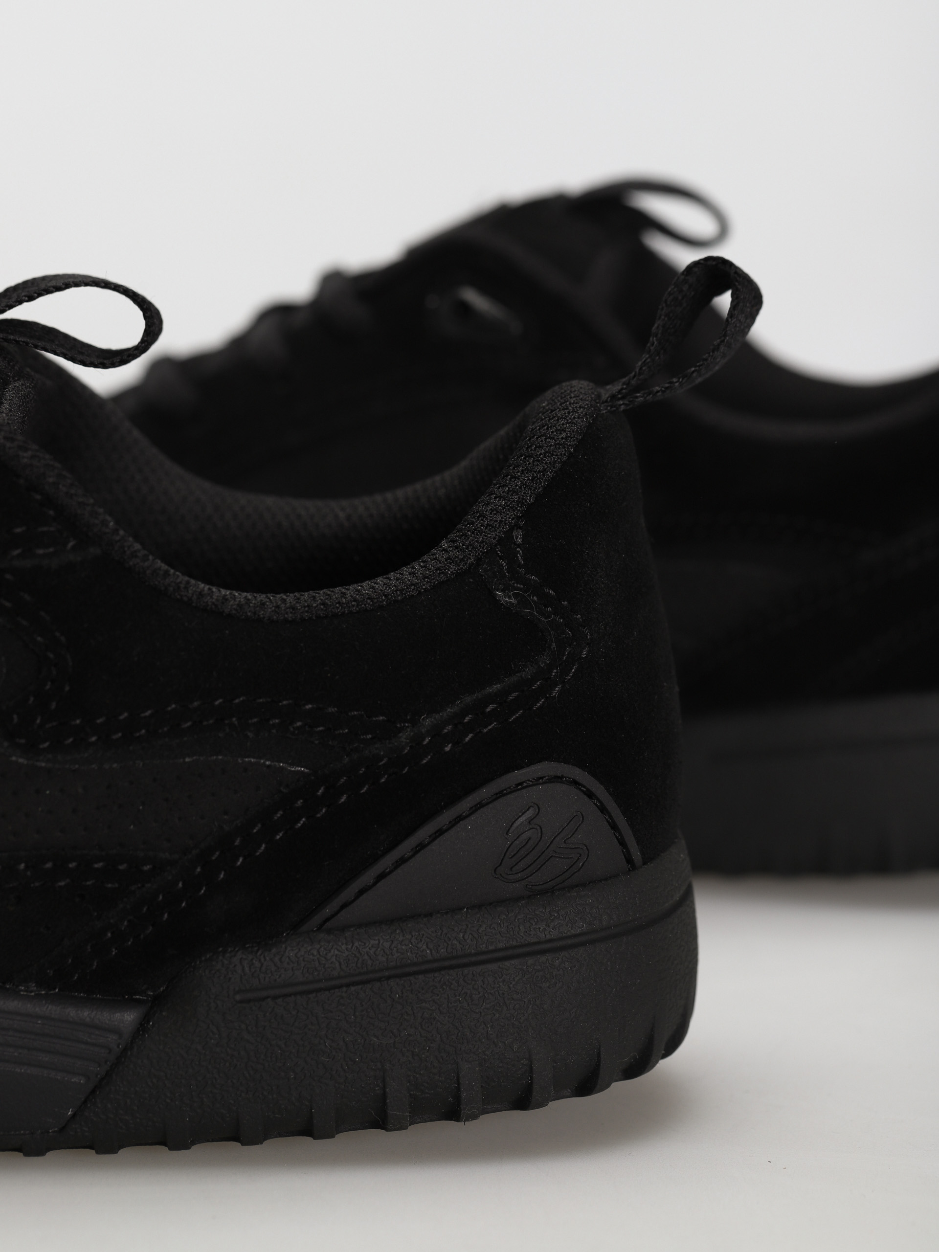 eS Обувки Quattro (black/black)