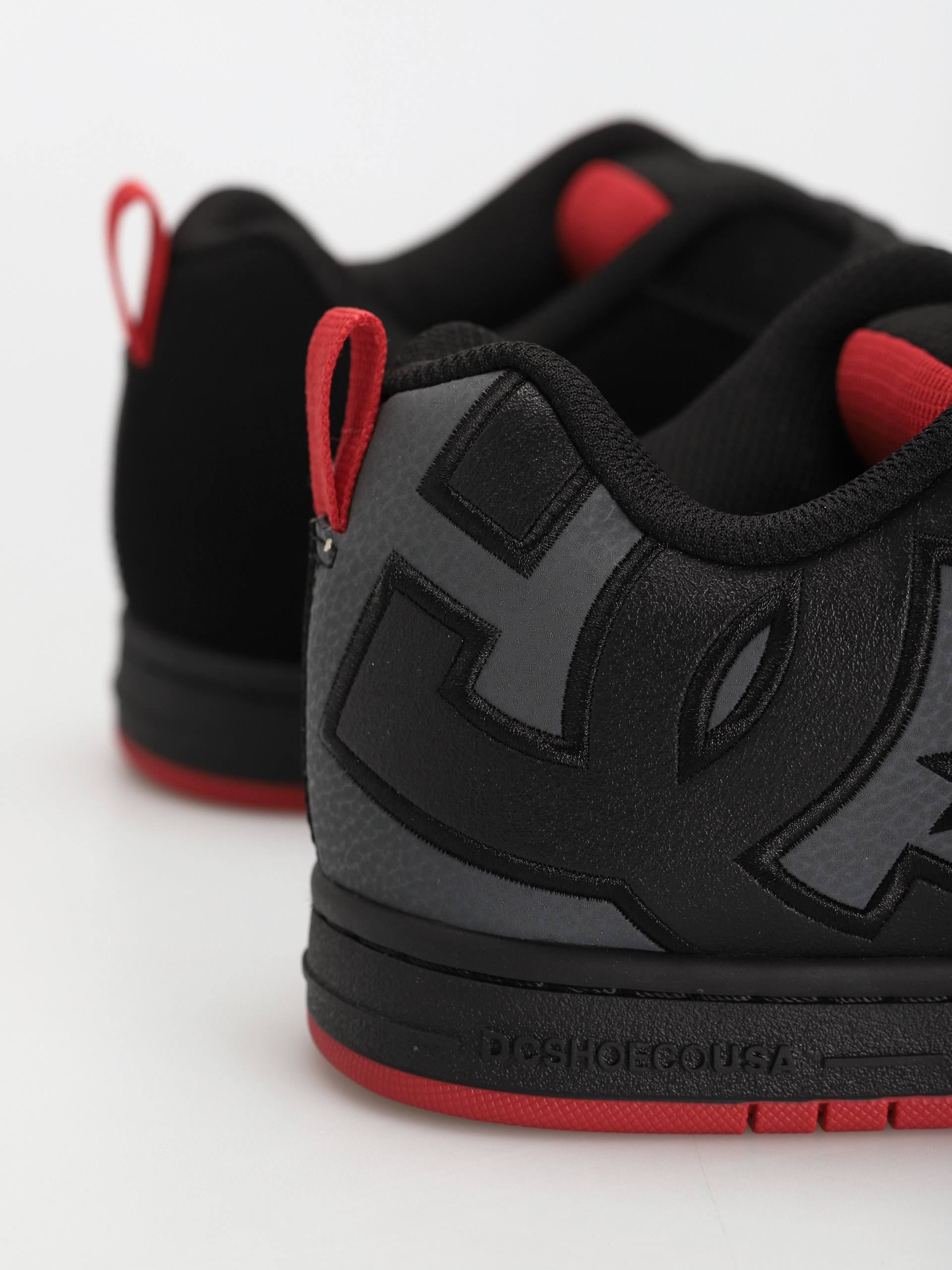 Обувки DC Court Graffik Sq (black/grey/red)
