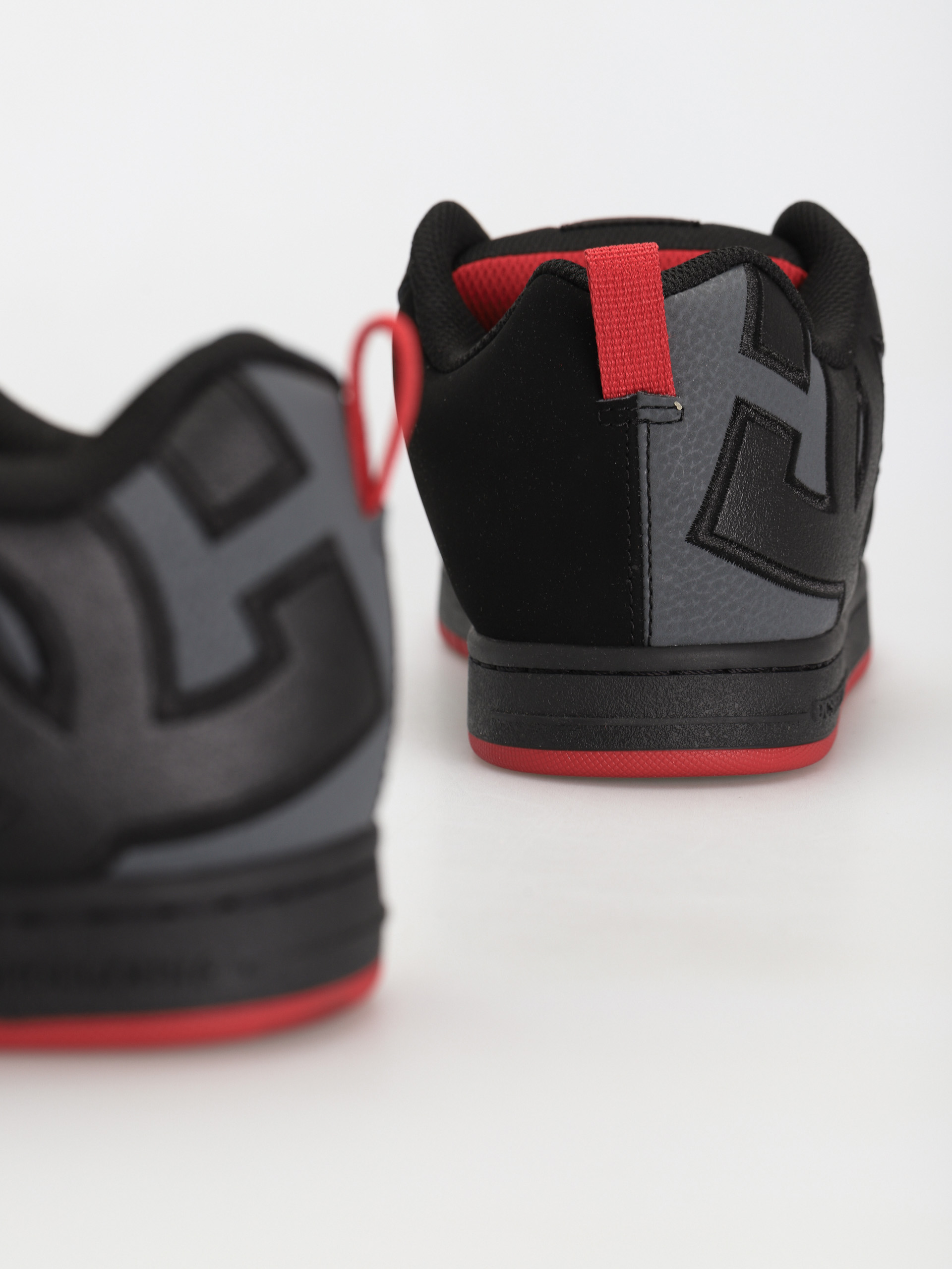 Обувки DC Court Graffik Sq (black/grey/red)