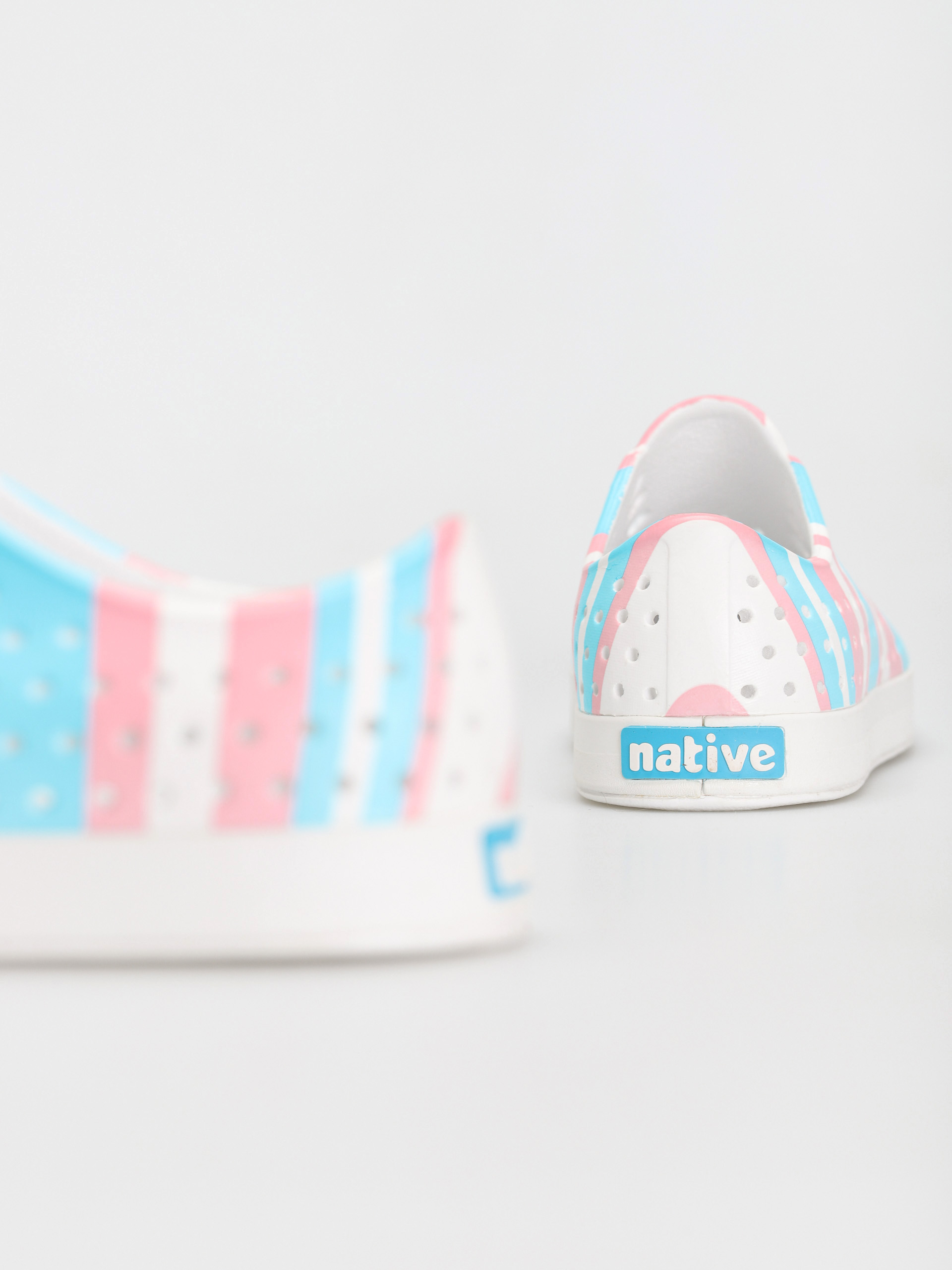 Native Обувки Jefferson Print (shell white/shell white/pastel multi stripe)