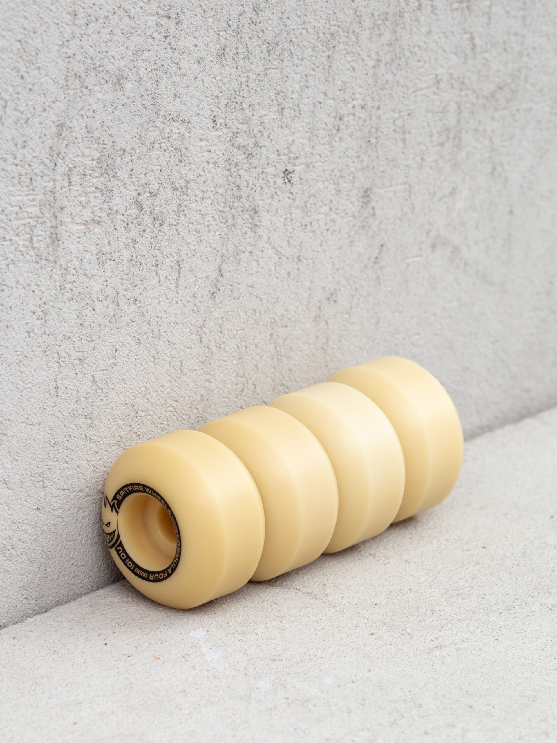 Spitfire Колелца F4 99D Classic Shape (black/natural)