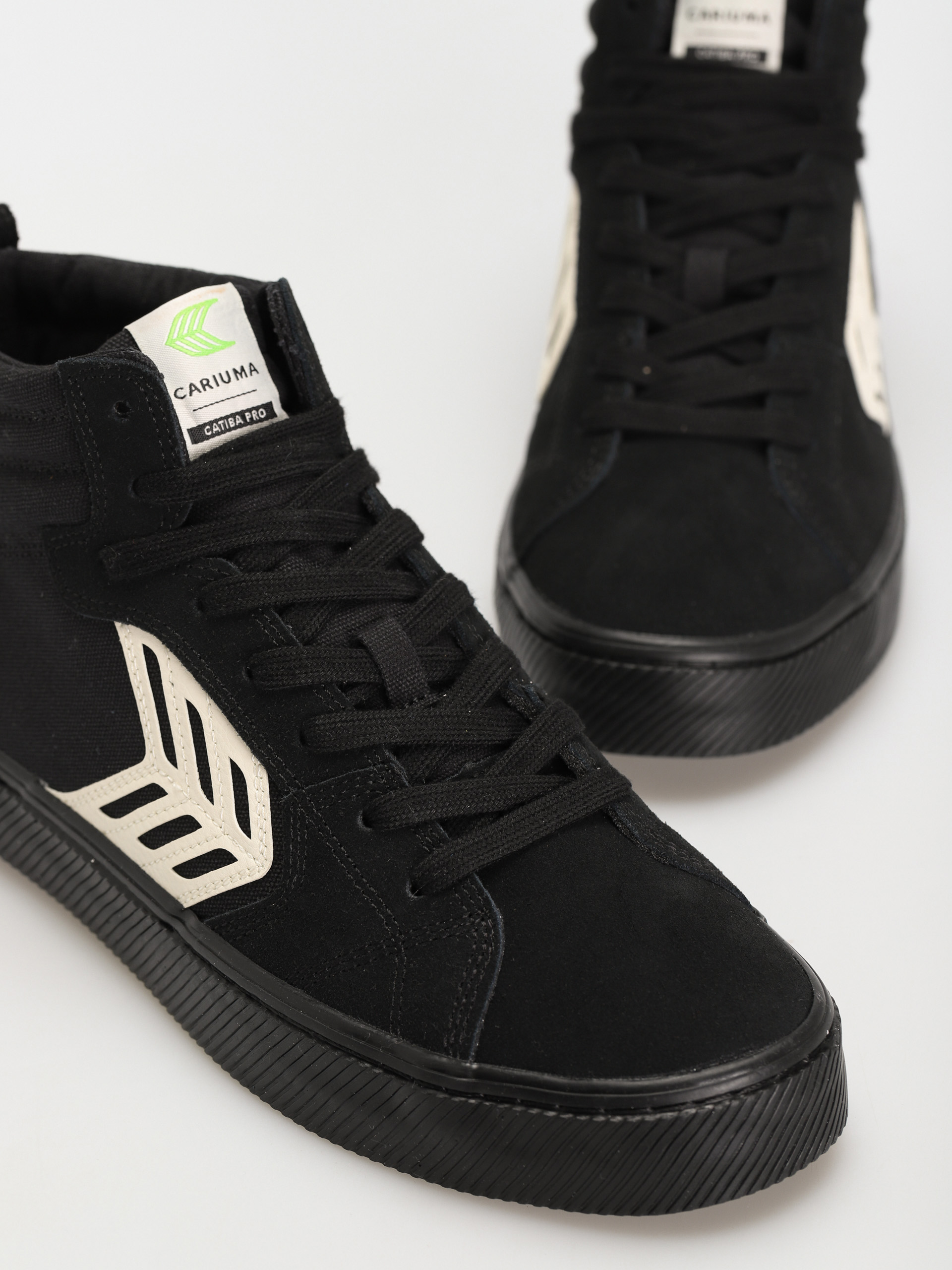 Обувки Cariuma Catiba High Pro (all black suede and canvas ivory logo)