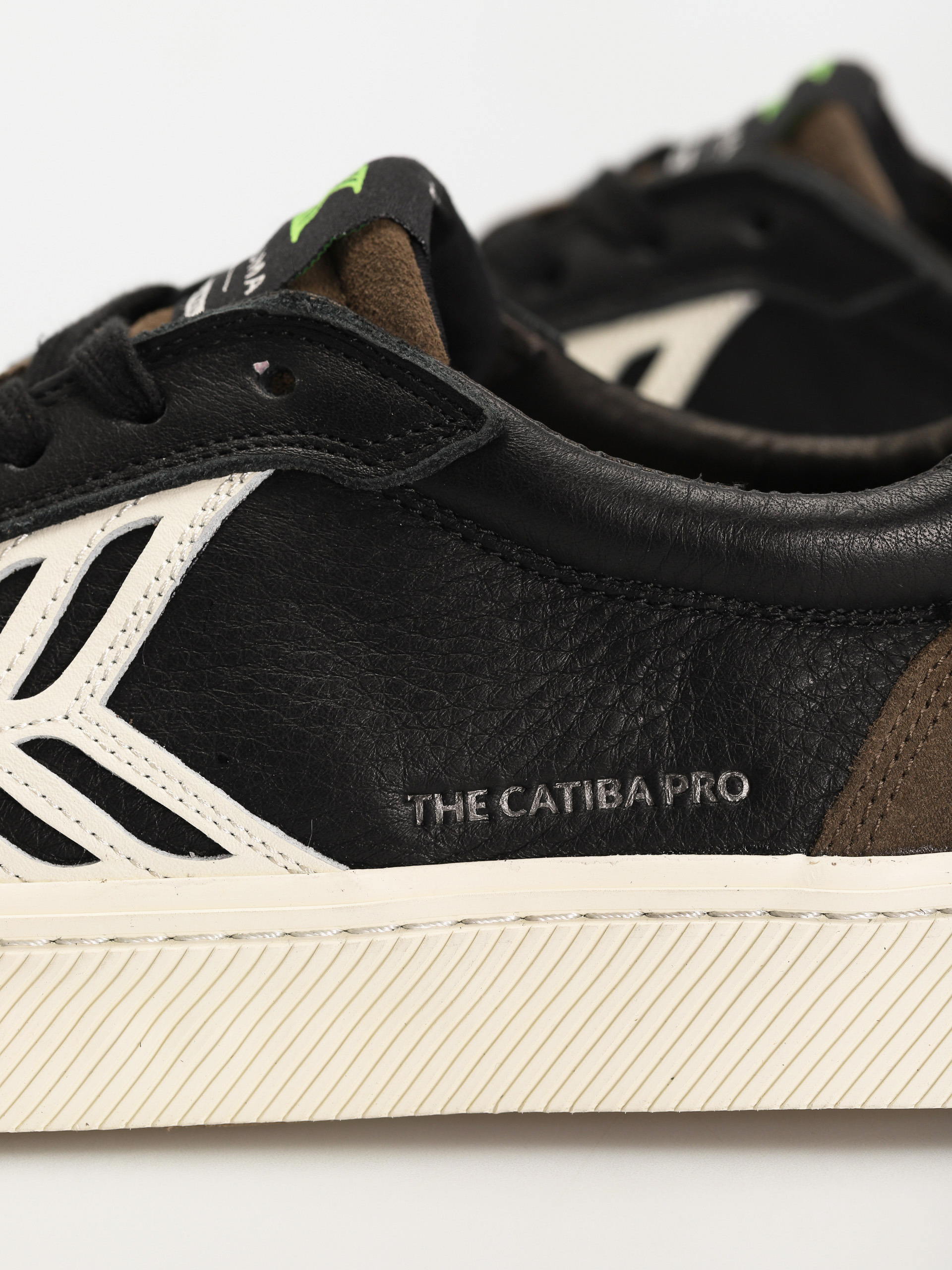 Обувки Cariuma Catiba Pro (black premium leather dark khaki suede)