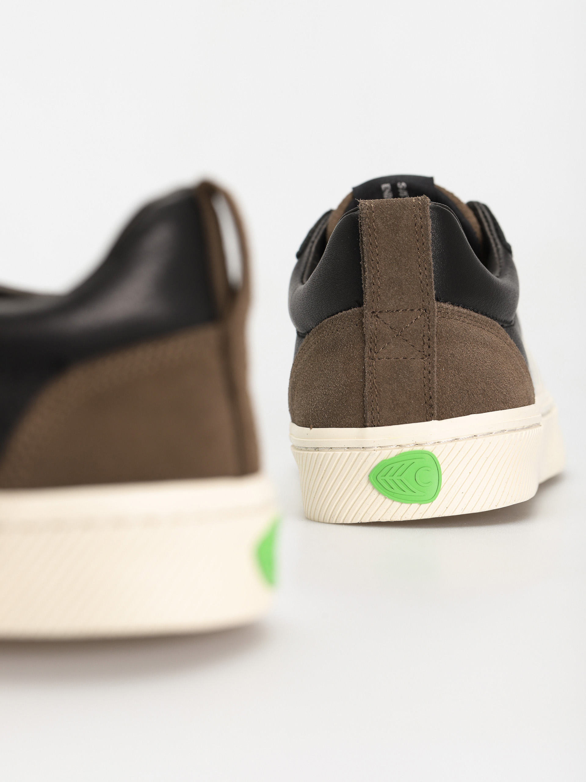 Обувки Cariuma Catiba Pro (black premium leather dark khaki suede)