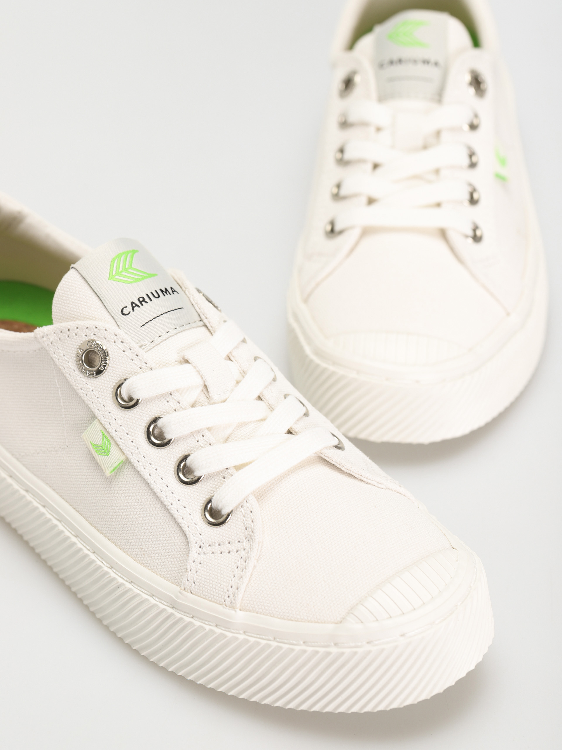 Обувки Cariuma Oca Low (off white canvas)