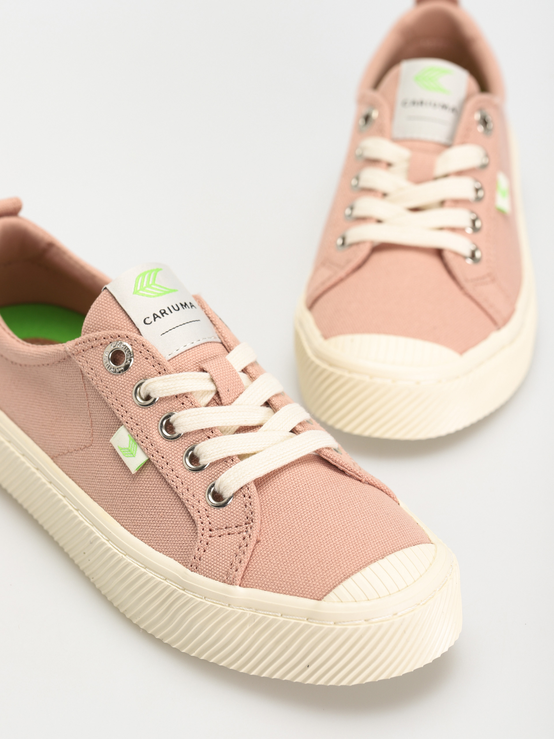 Обувки Cariuma Oca Low (rose canvas)