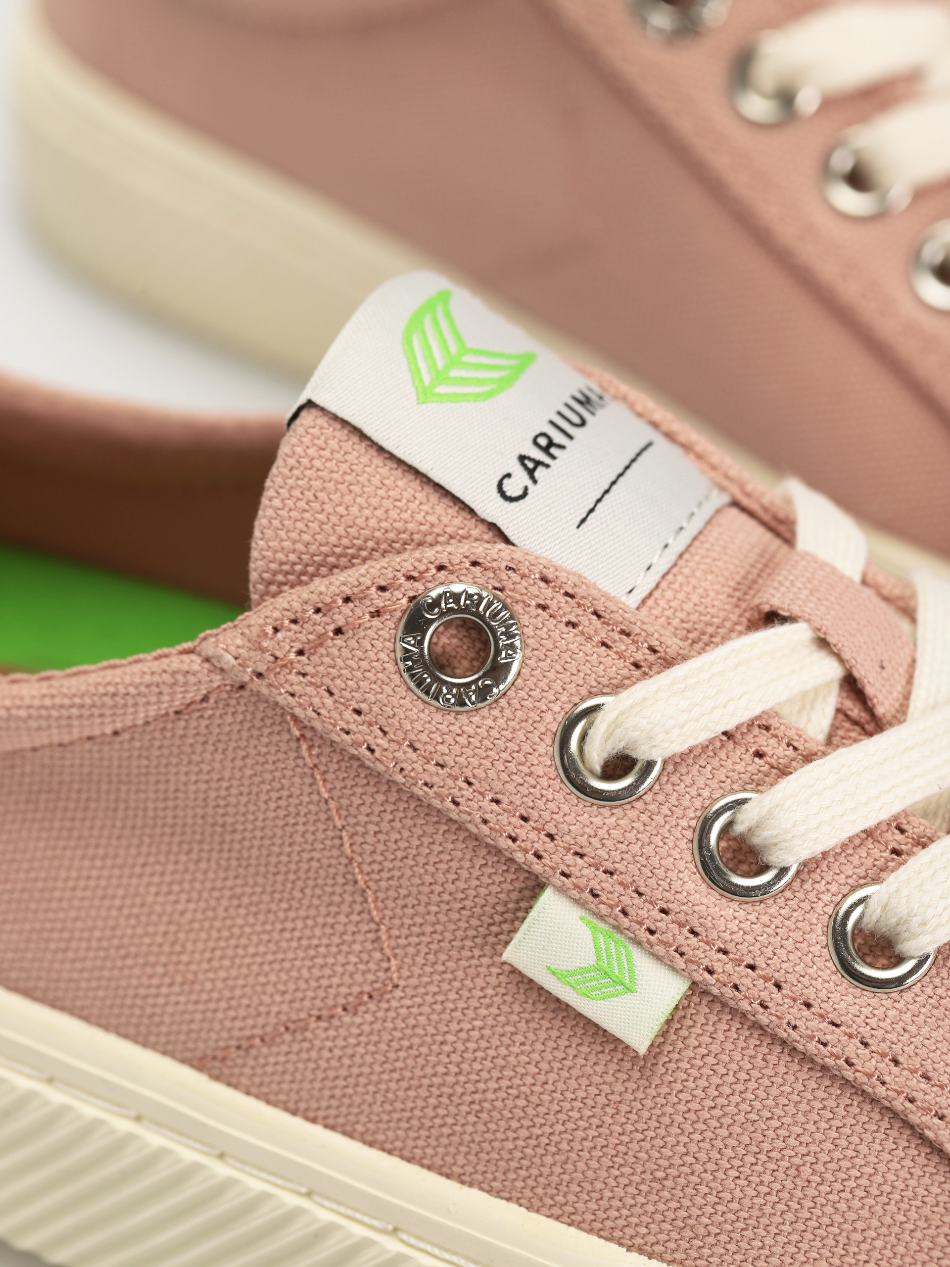 Обувки Cariuma Oca Low (rose canvas)