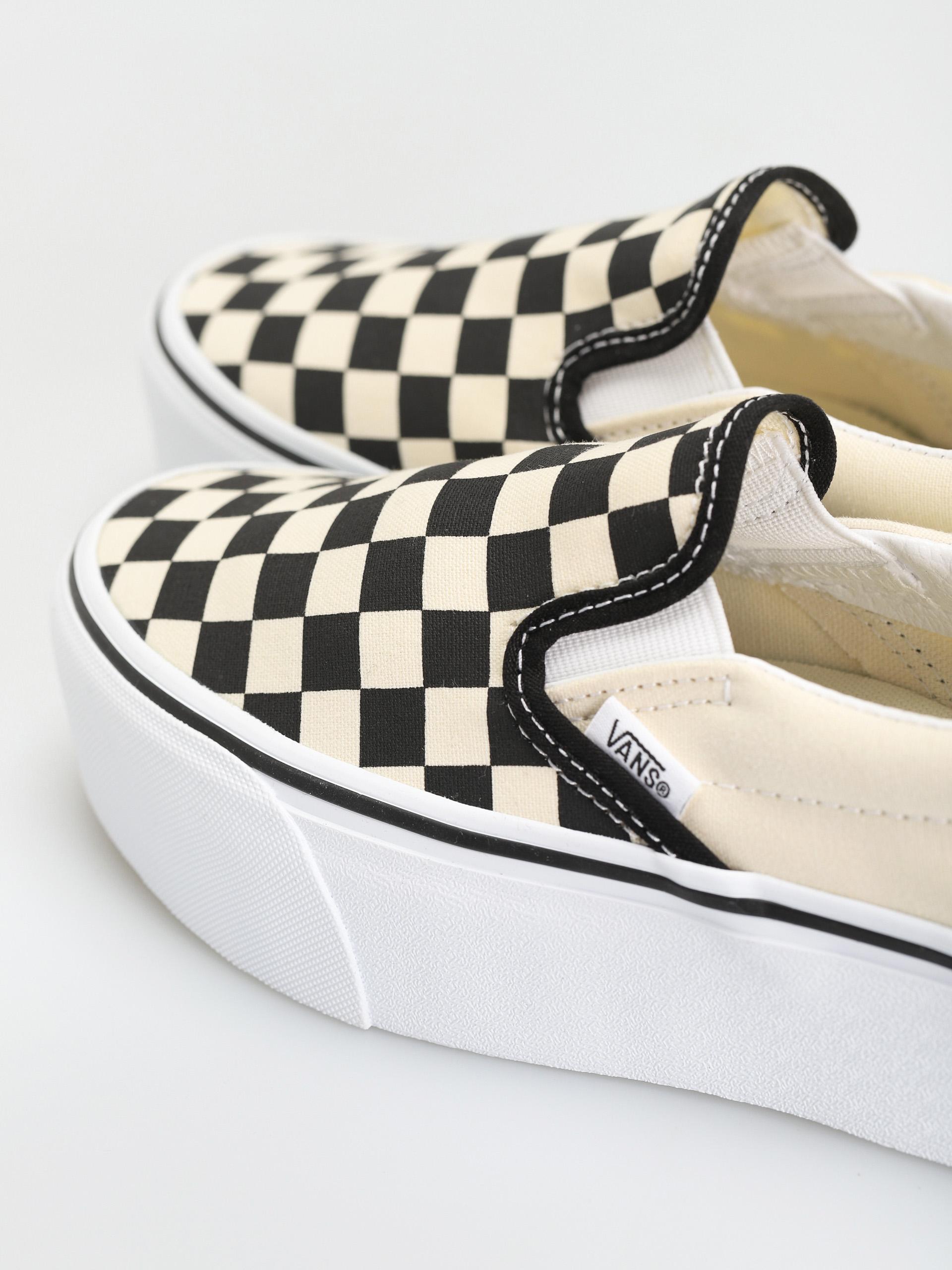 Vans Обувки Classic Slip On Stackform (checkerboard black/classic white)