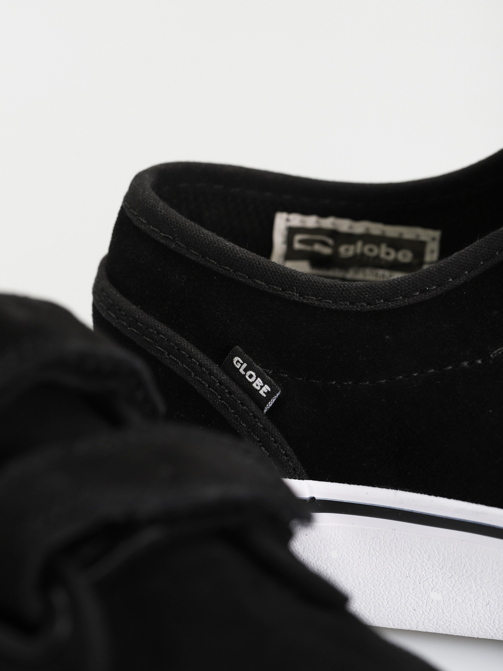 Globe Обувки Motley II Strap (black/white)