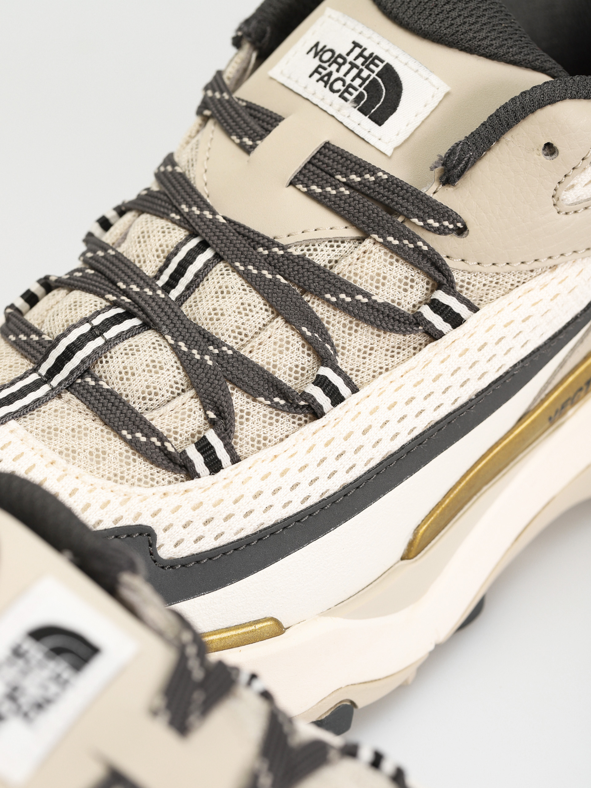 The North Face Обувки Vectiv Taraval Wmn (gardenia white/sandstone)