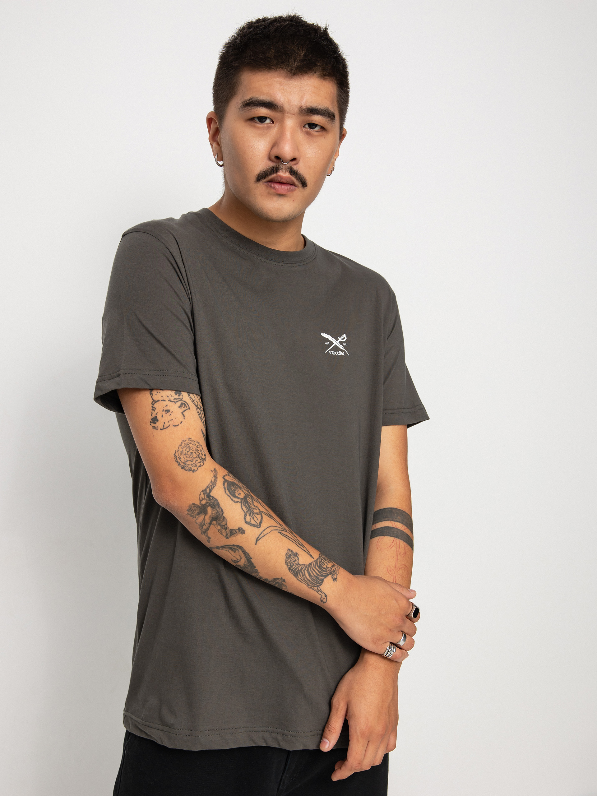 Iriedaily Тениска Chestflag (night olive)