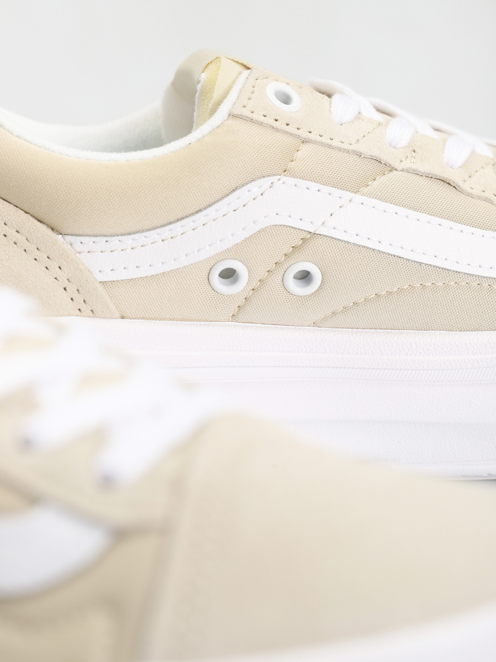 Vans Обувки Old Skool Overt CC (sand/white)