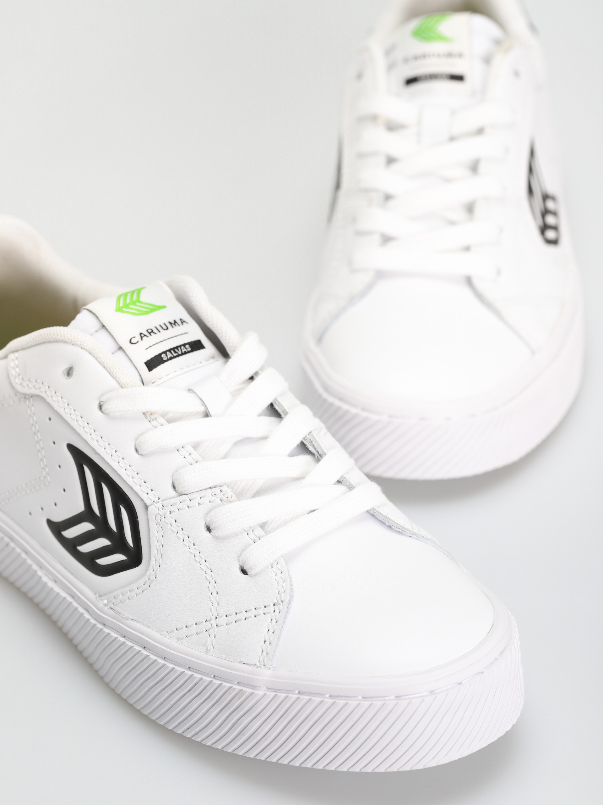 Обувки Cariuma Salvas (white/black)