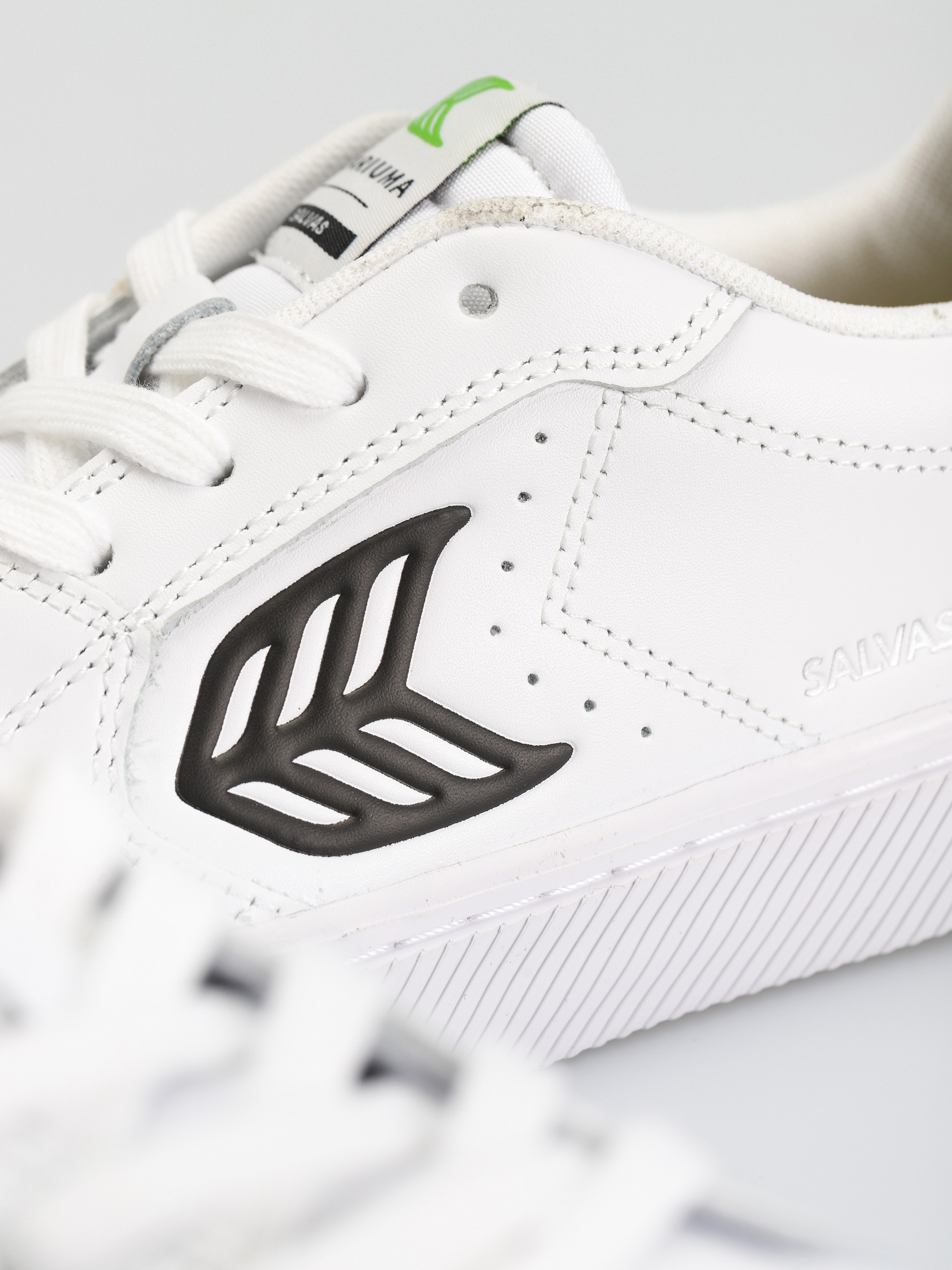 Обувки Cariuma Salvas (white/black)